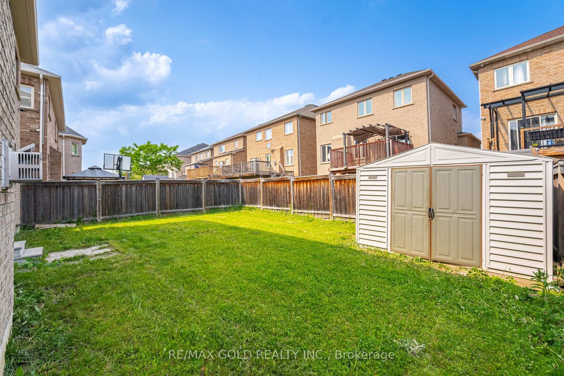 Photo 18 of 61 Birch Tree Trail, Brampton, Bram East — HOMEH