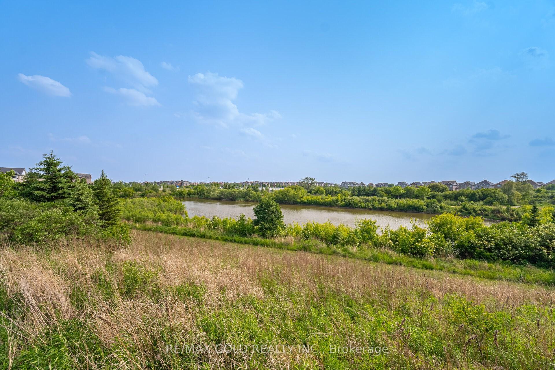 Photo 21 of 61 Birch Tree Trail, Brampton, Bram East — HOMEH