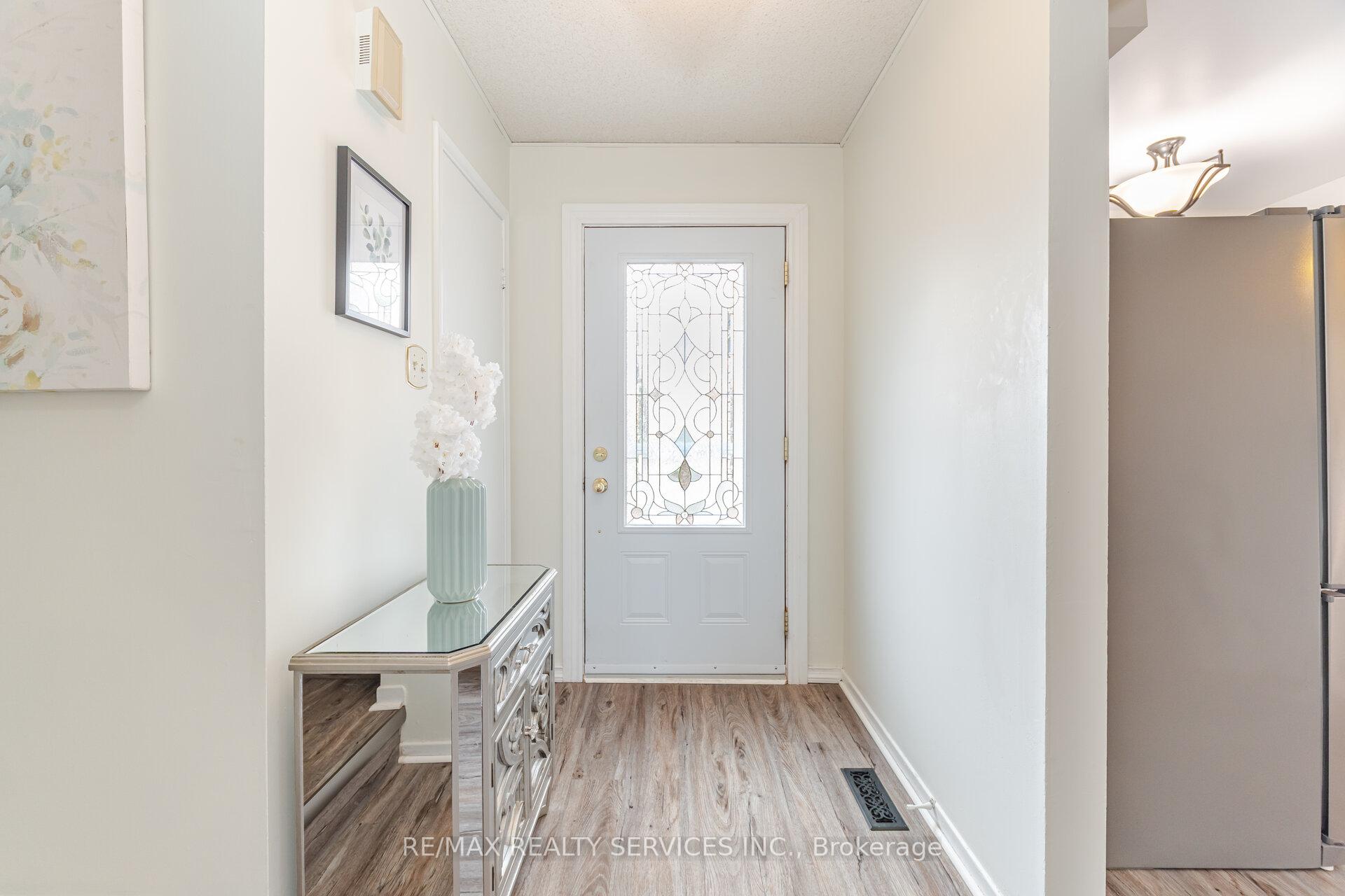 Photo 3 of 170 Royal Salisbury Way, Brampton, Madoc — HOMEH