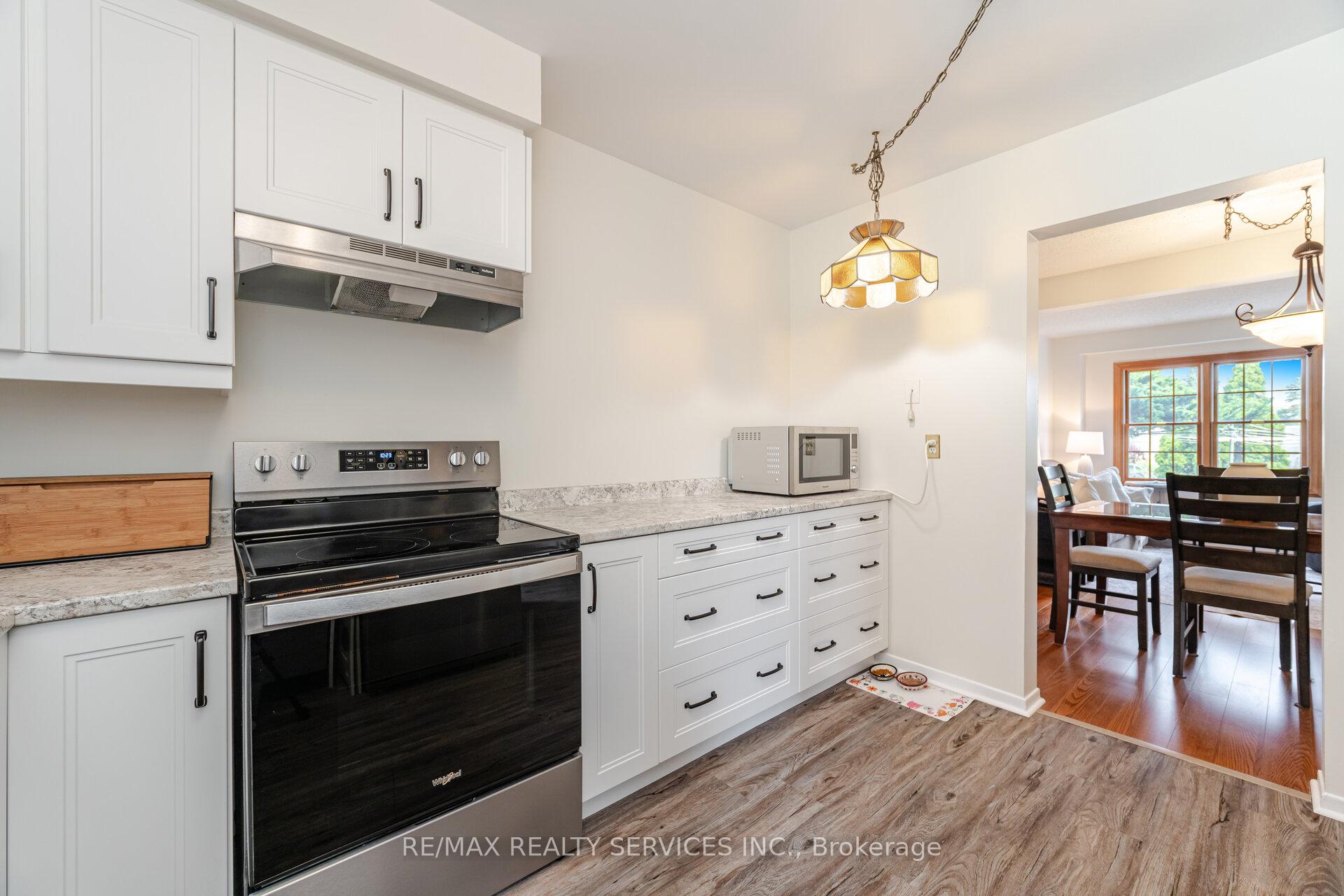 Photo 2 of 170 Royal Salisbury Way, Brampton, Madoc — HOMEH