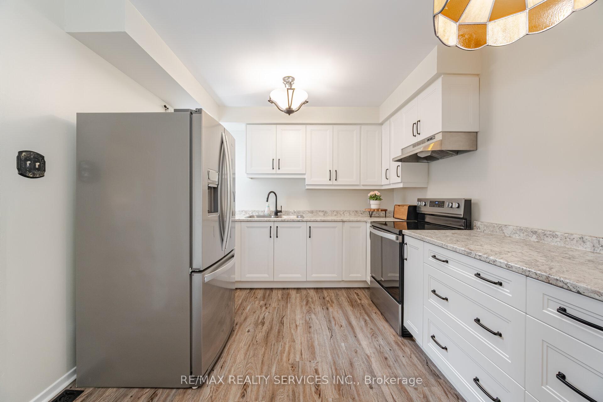 Photo 5 of 170 Royal Salisbury Way, Brampton, Madoc — HOMEH