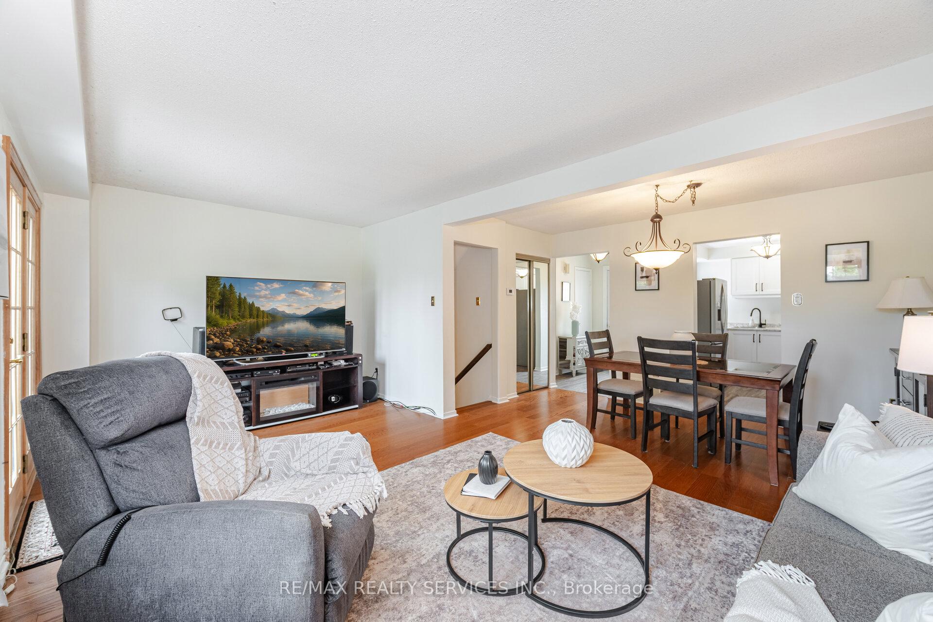 Photo 4 of 170 Royal Salisbury Way, Brampton, Madoc — HOMEH