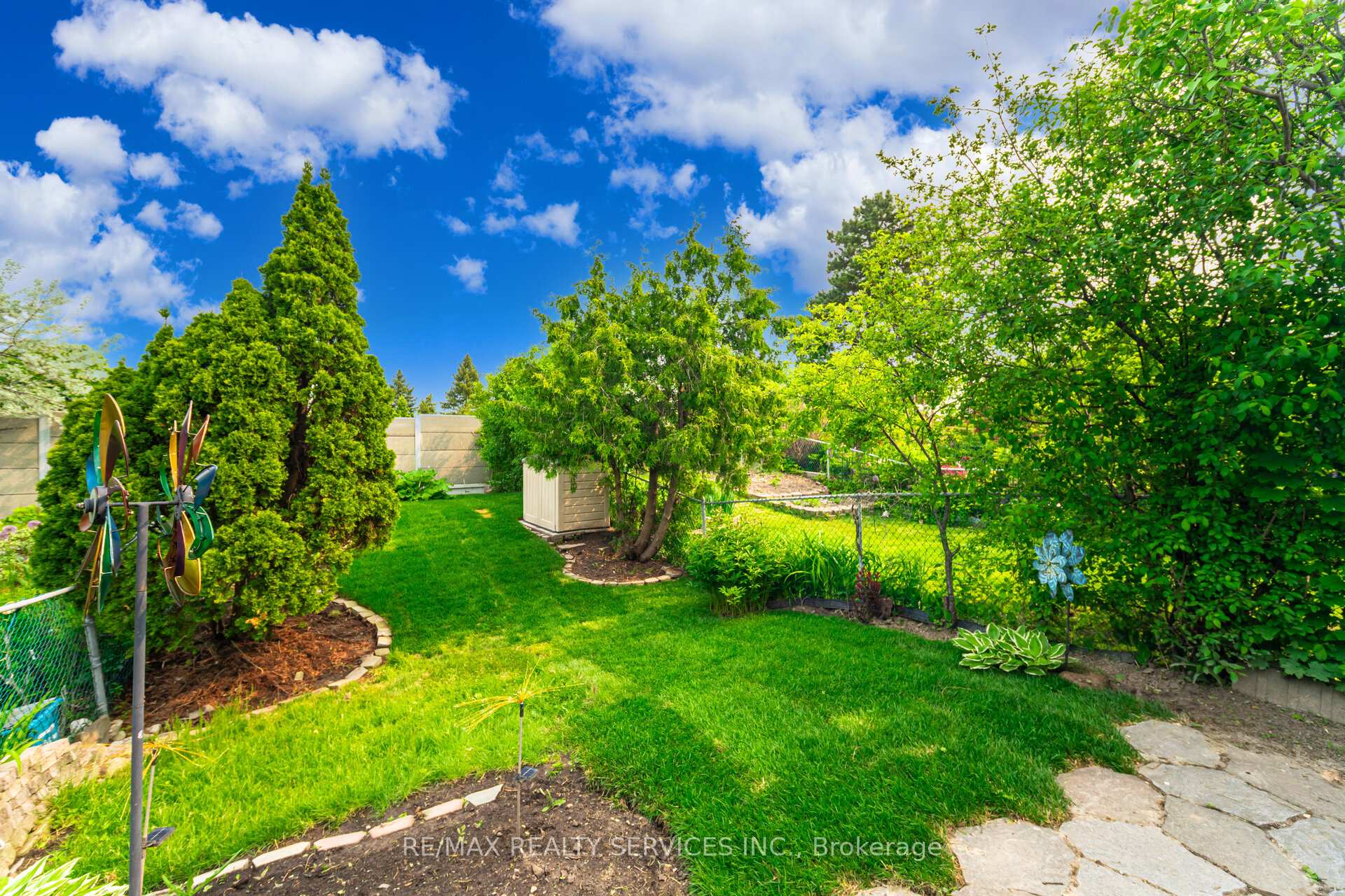 Photo 13 of 170 Royal Salisbury Way, Brampton, Madoc — HOMEH
