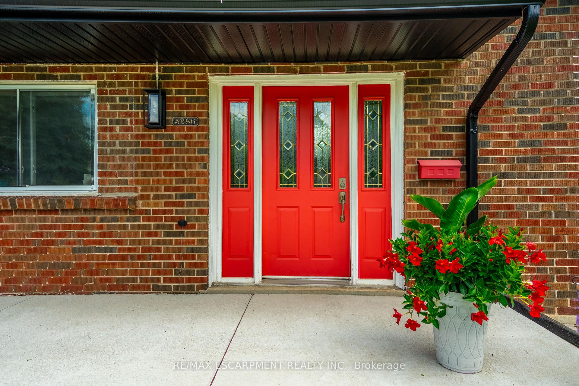 Photo 3 of 5286 Woodhaven Drive, Burlington, Appleby — HOMEH