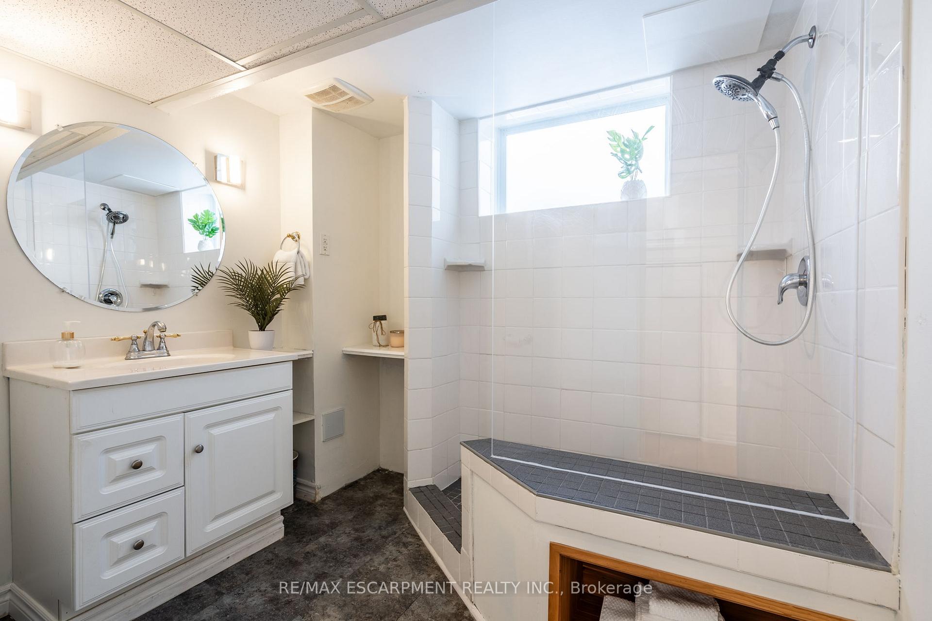 Photo 36 of 5286 Woodhaven Drive, Burlington, Appleby — HOMEH