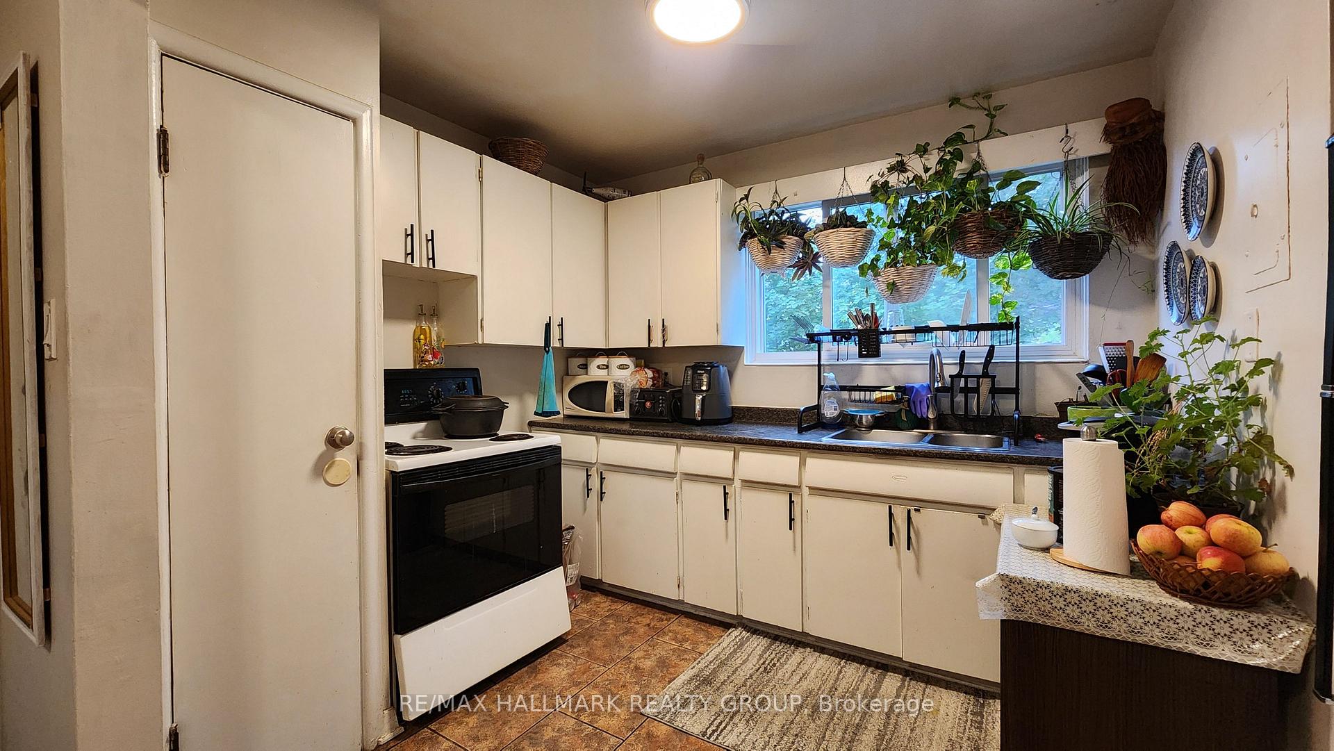 Photo 10 of Unit 6, 1280 Dorchester Avenue, Ottawa, Carlington — HOMEH