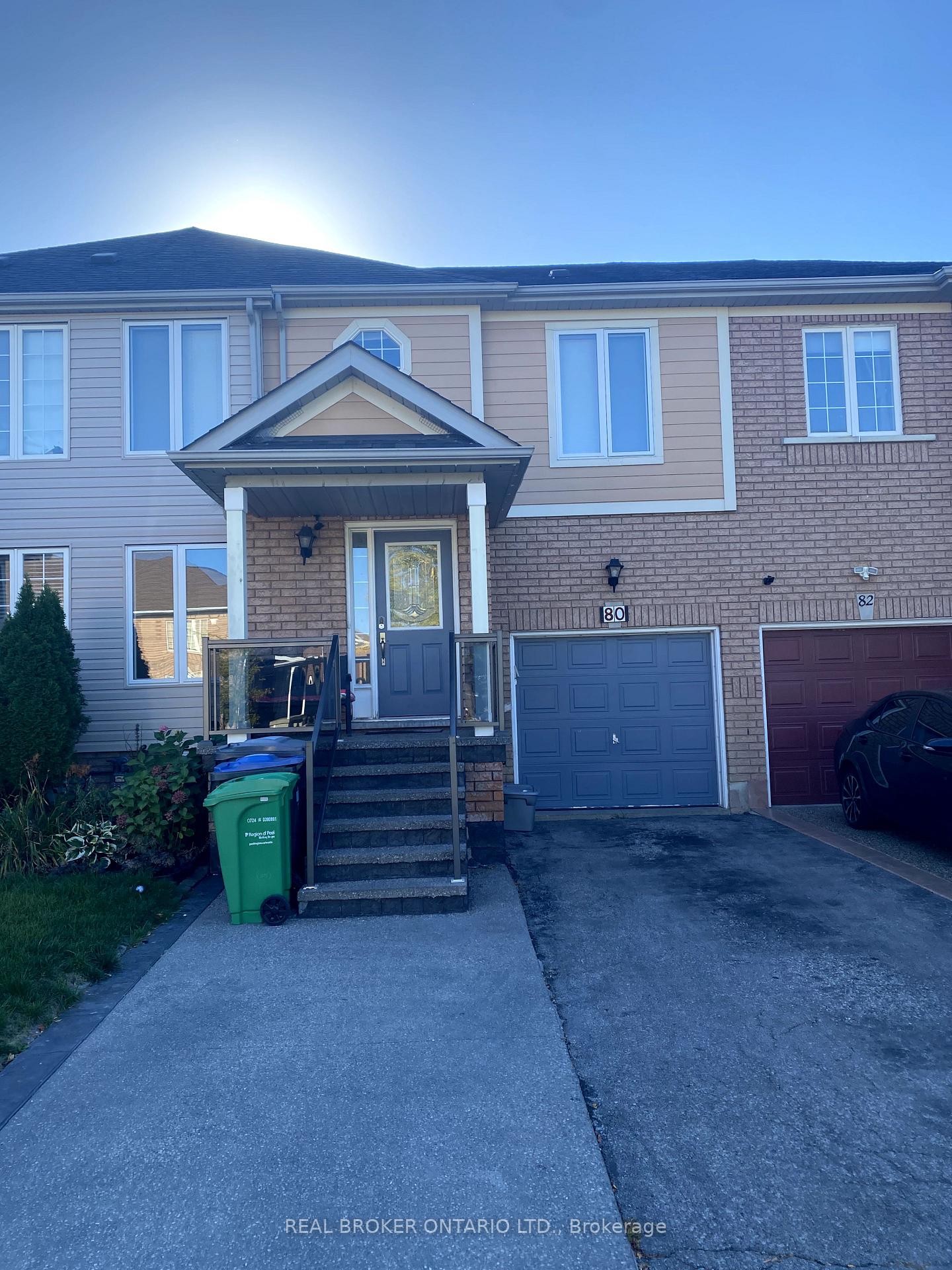 Front of Unit Upper, 80 Redfinch Way
