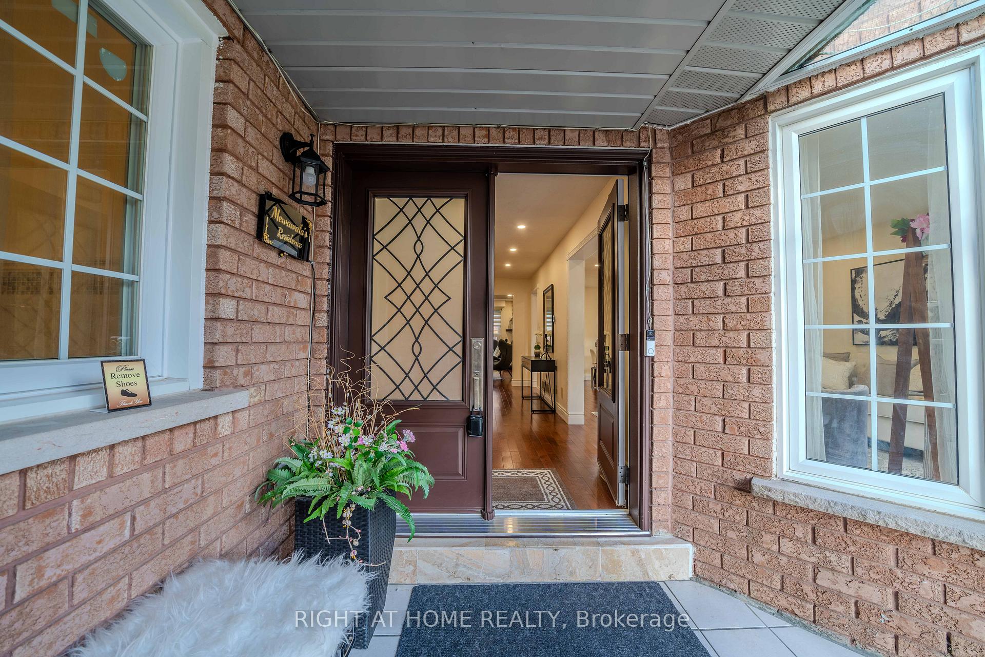 Photo 4 of 28 Newmill Crescent, Richmond Hill, Devonsleigh — HOMEH