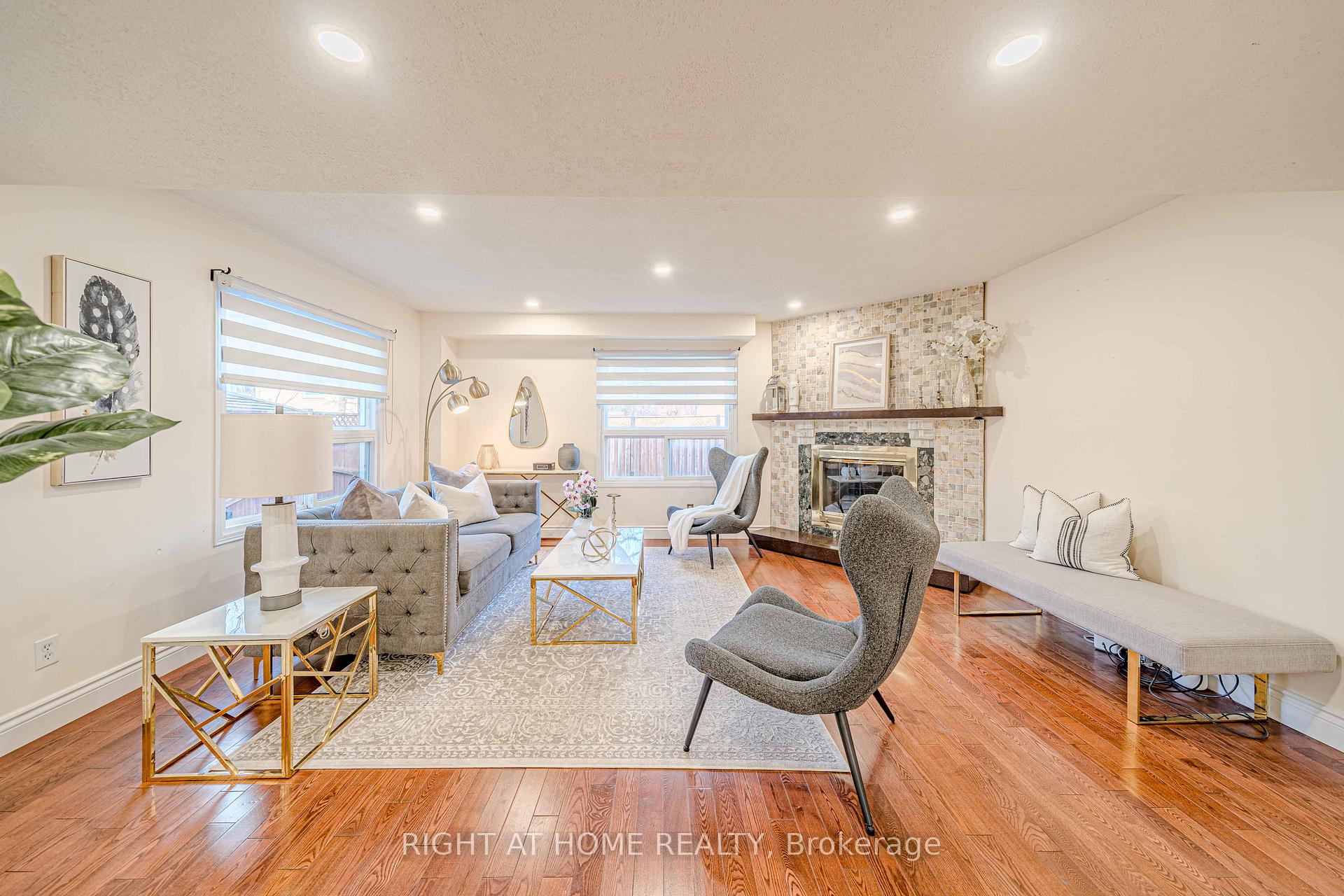 Photo 10 of 28 Newmill Crescent, Richmond Hill, Devonsleigh — HOMEH