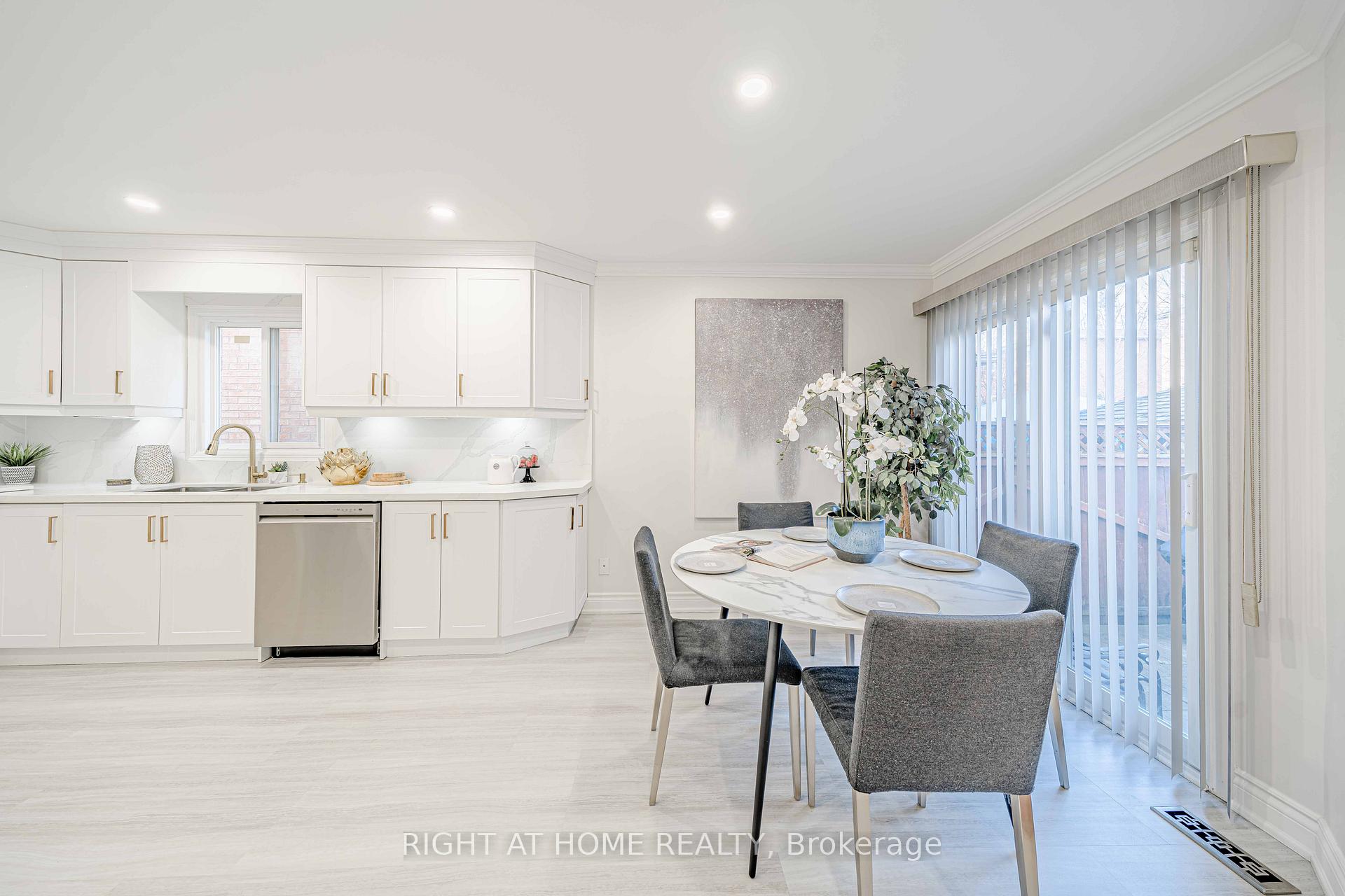 Photo 13 of 28 Newmill Crescent, Richmond Hill, Devonsleigh — HOMEH