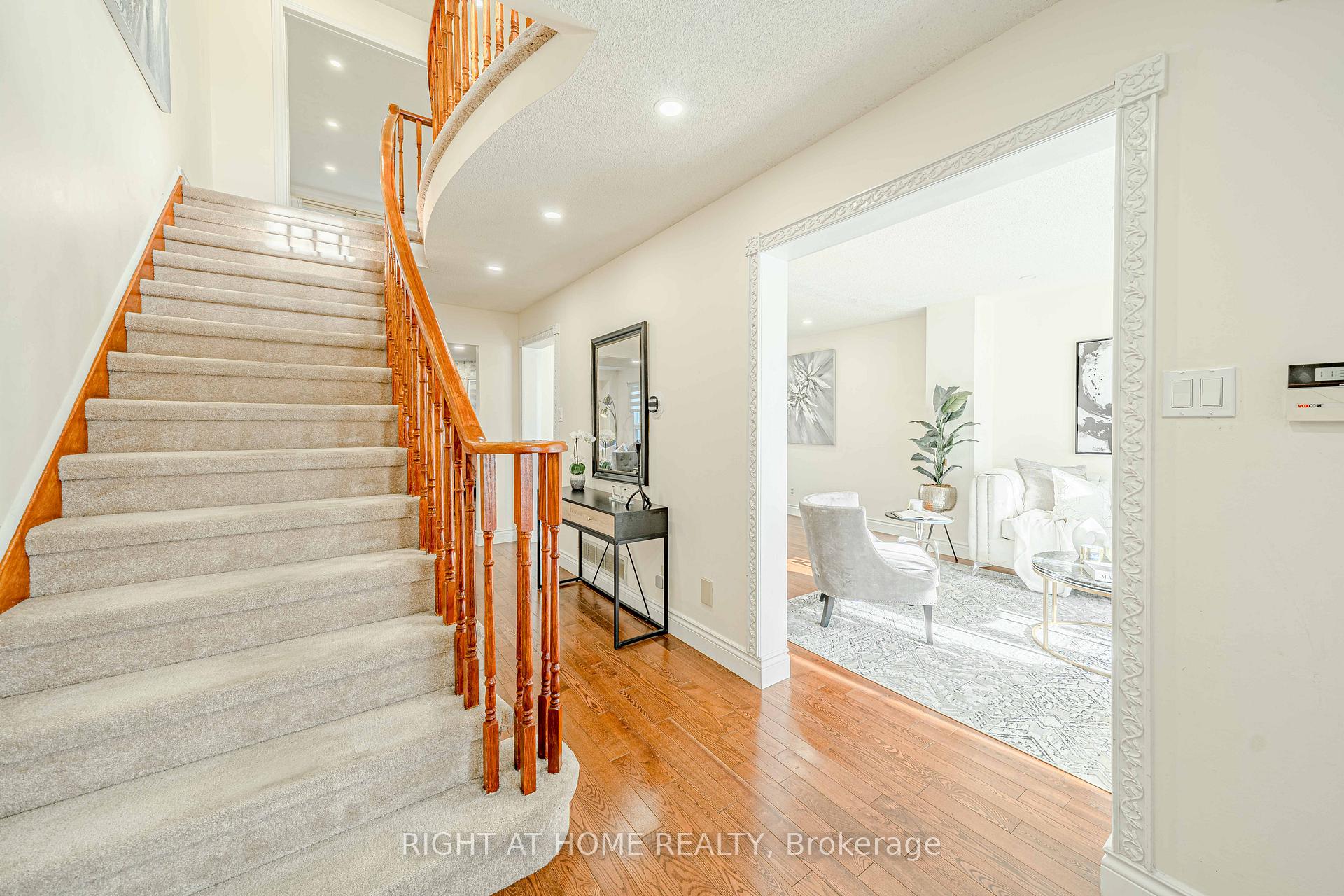 Photo 18 of 28 Newmill Crescent, Richmond Hill, Devonsleigh — HOMEH