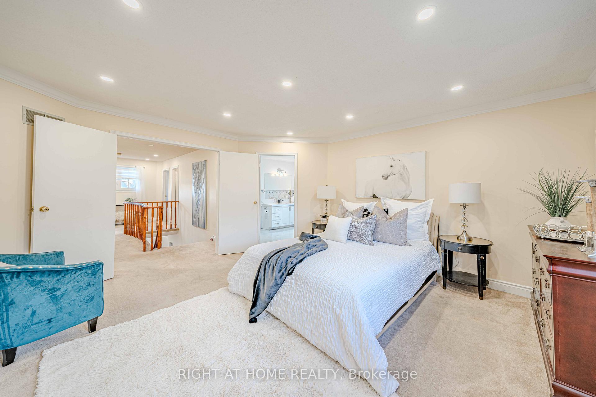 Photo 21 of 28 Newmill Crescent, Richmond Hill, Devonsleigh — HOMEH