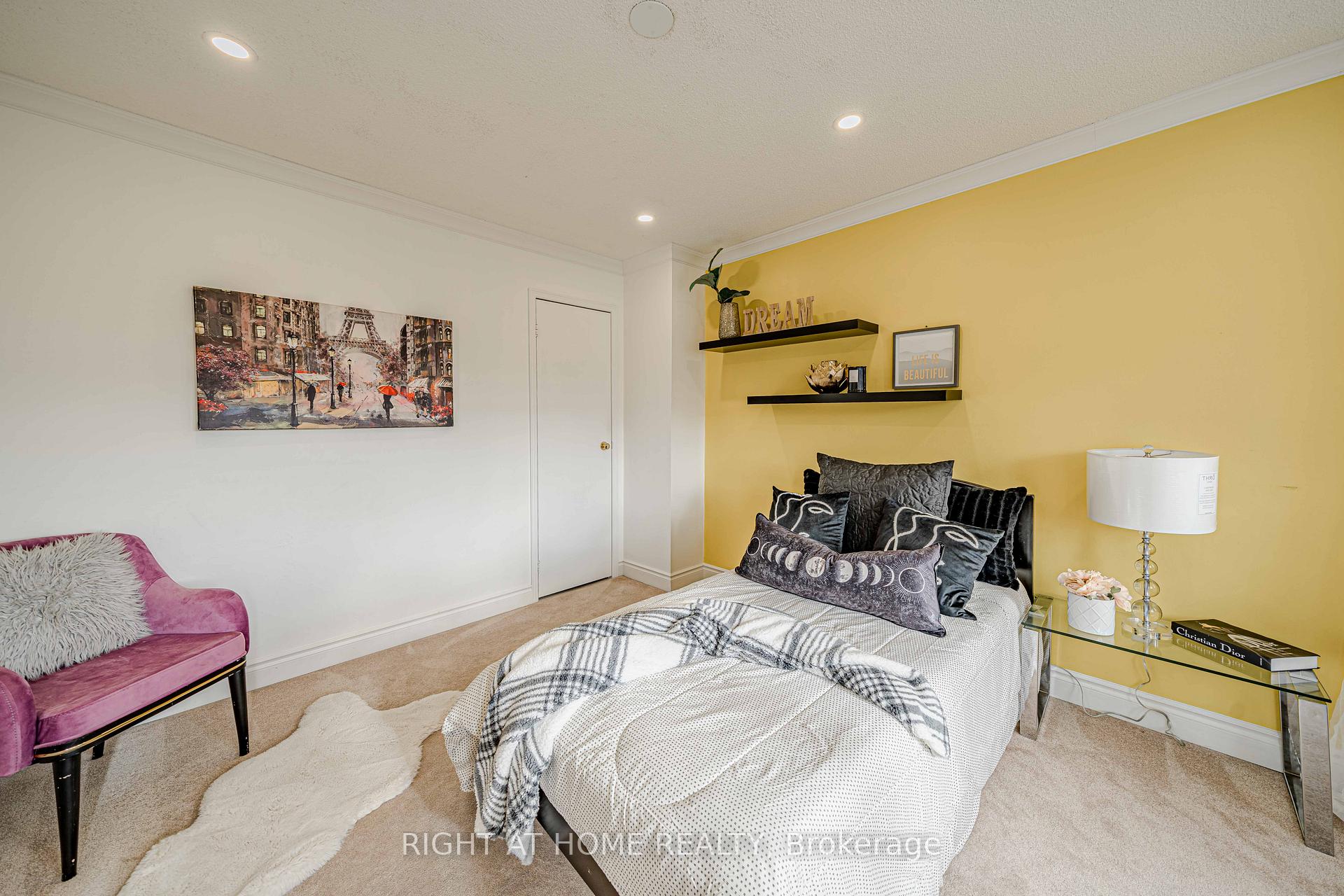 Photo 24 of 28 Newmill Crescent, Richmond Hill, Devonsleigh — HOMEH