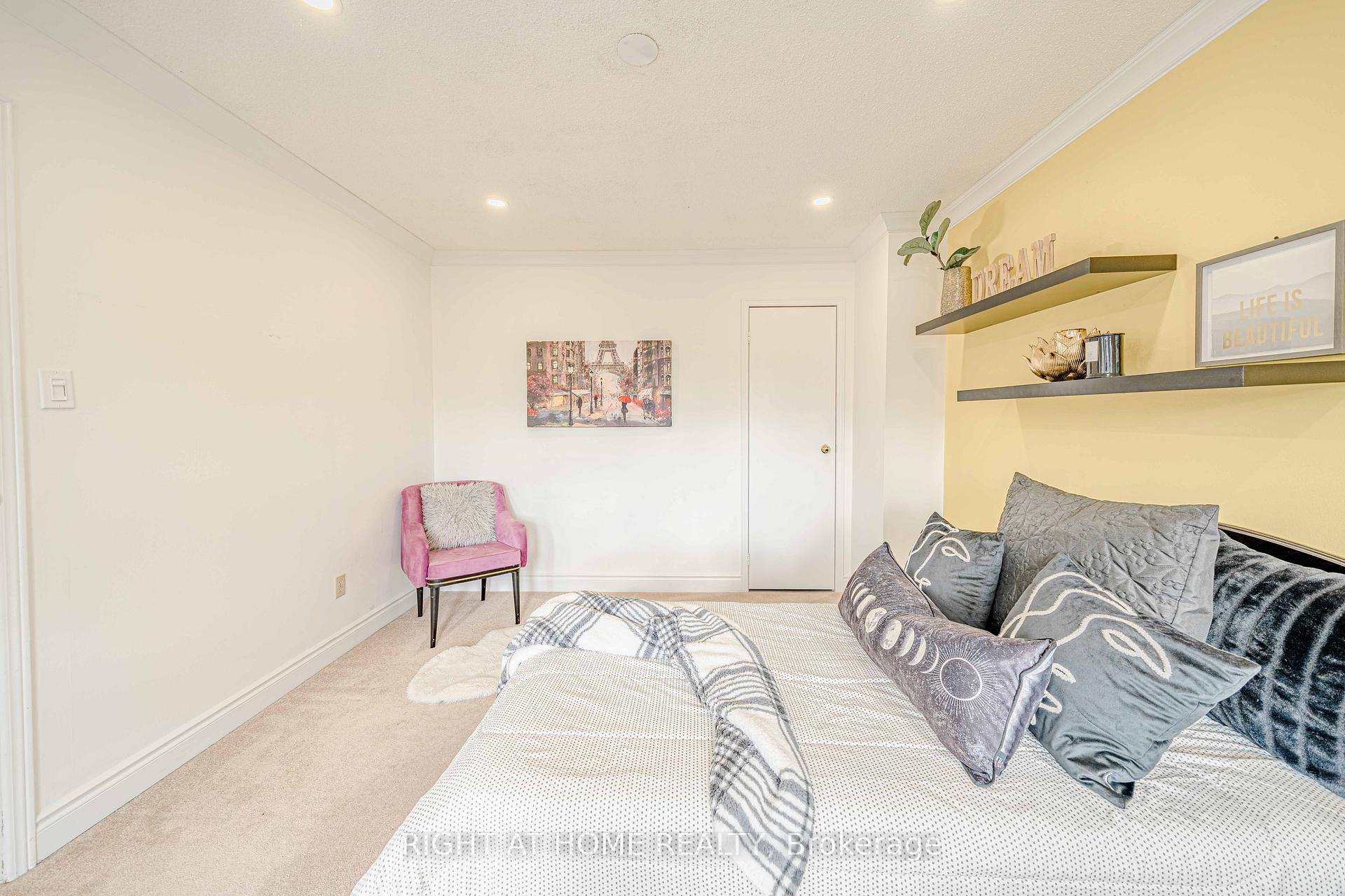 Photo 26 of 28 Newmill Crescent, Richmond Hill, Devonsleigh — HOMEH