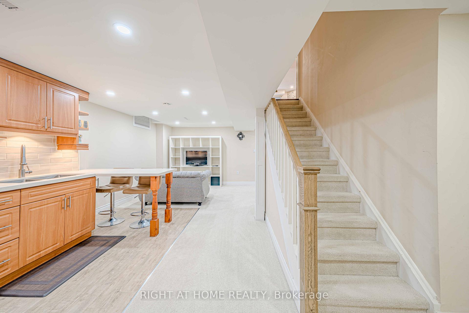 Photo 32 of 28 Newmill Crescent, Richmond Hill, Devonsleigh — HOMEH
