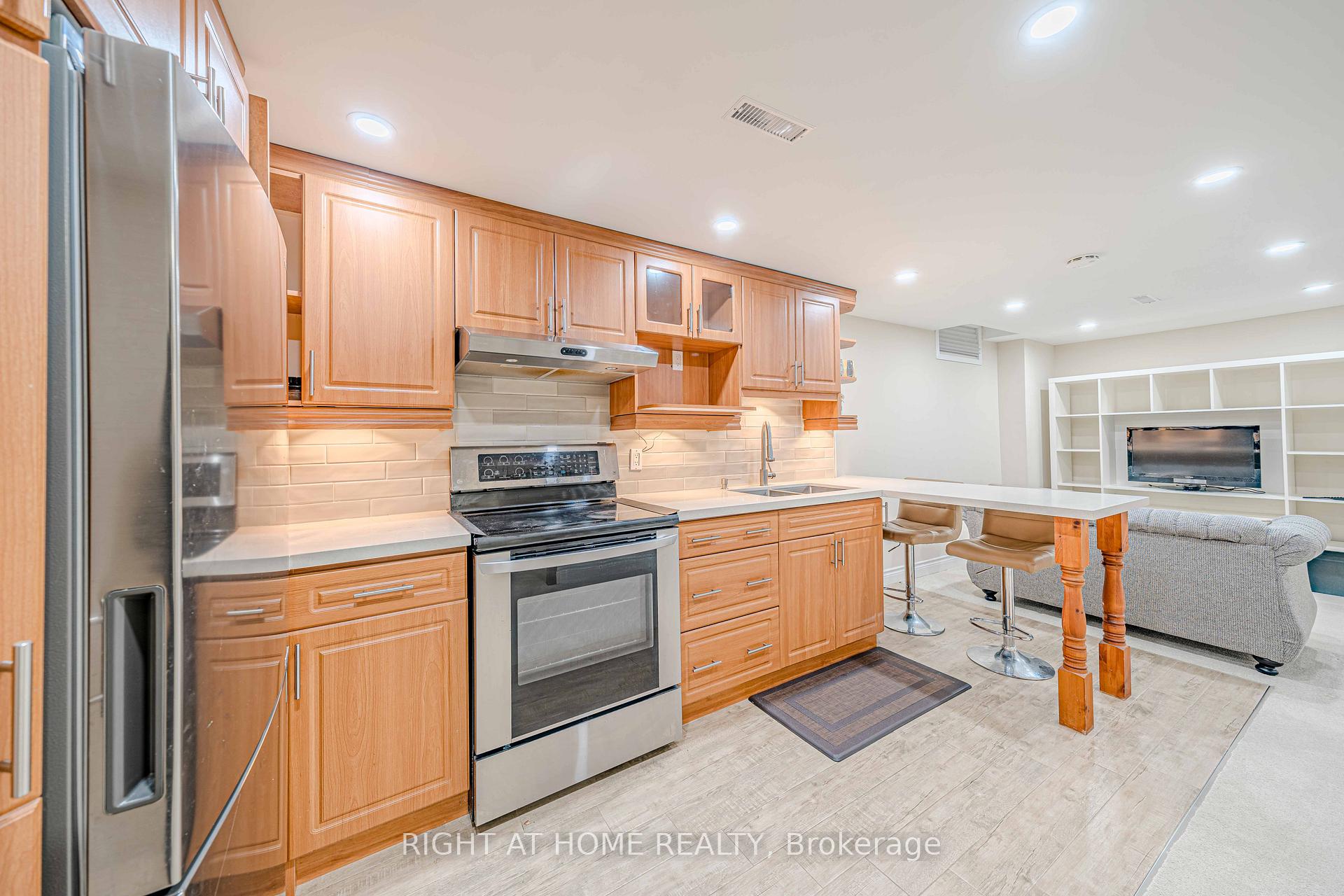 Photo 33 of 28 Newmill Crescent, Richmond Hill, Devonsleigh — HOMEH