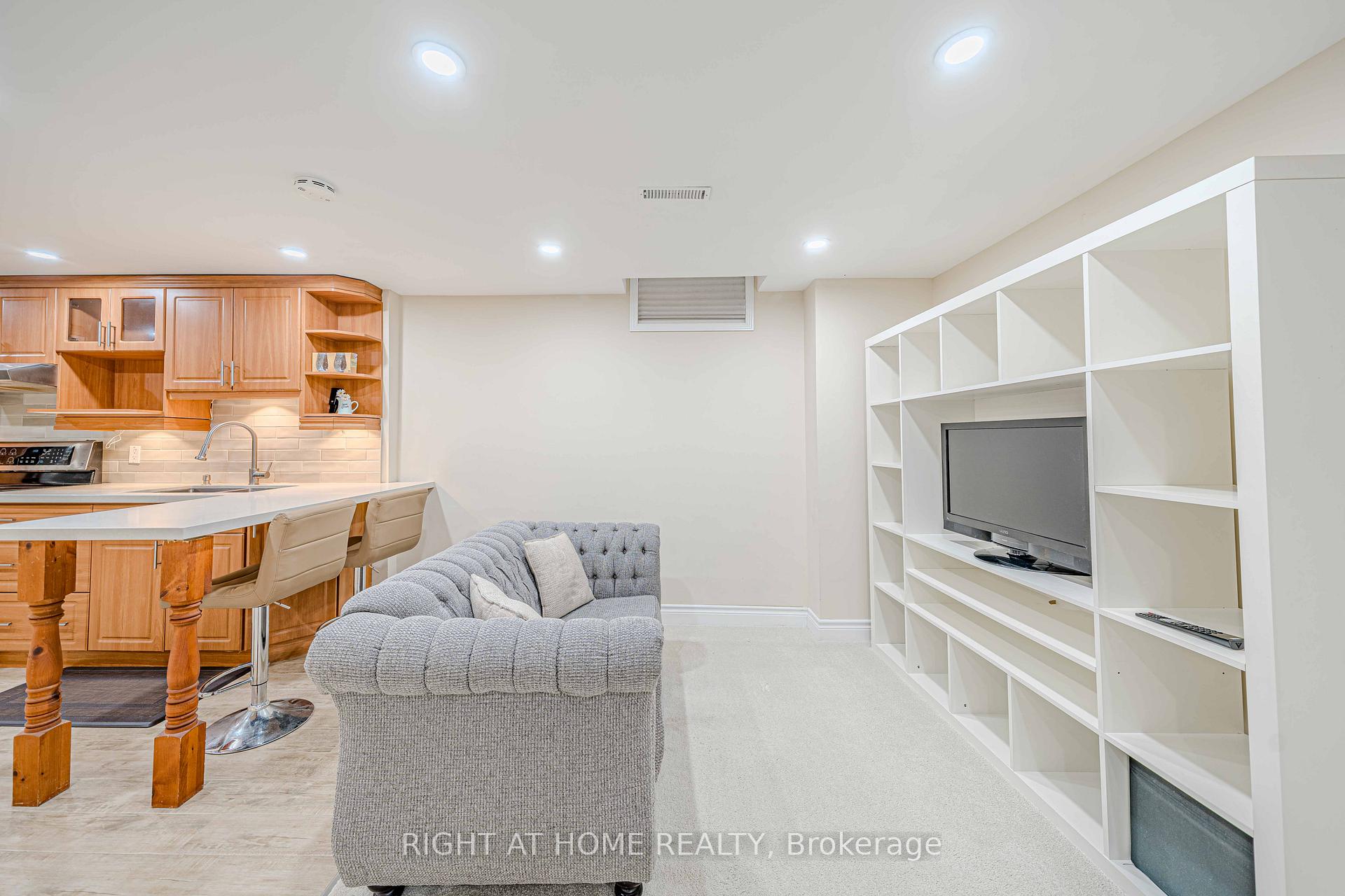 Photo 34 of 28 Newmill Crescent, Richmond Hill, Devonsleigh — HOMEH