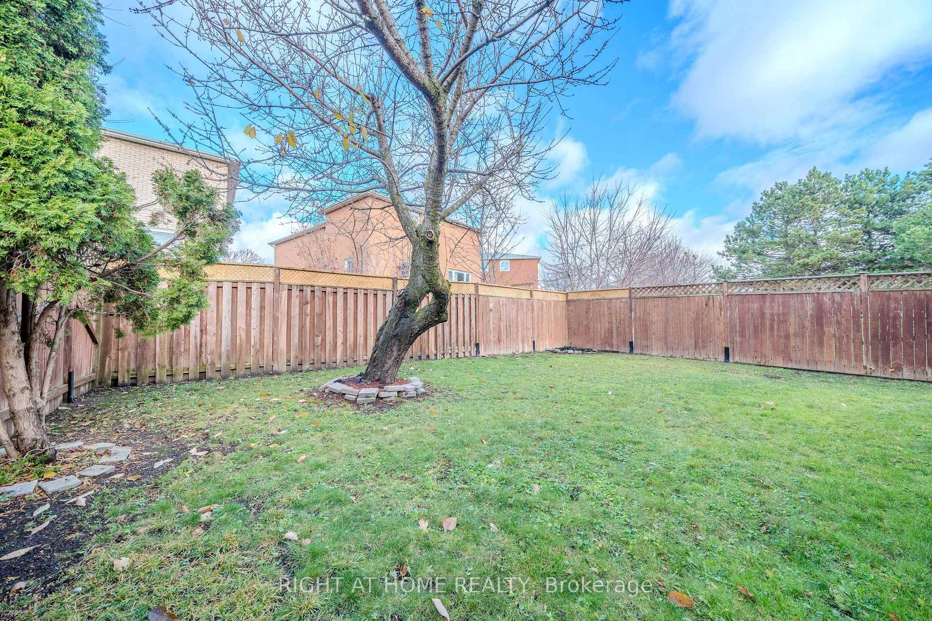 Photo 39 of 28 Newmill Crescent, Richmond Hill, Devonsleigh — HOMEH