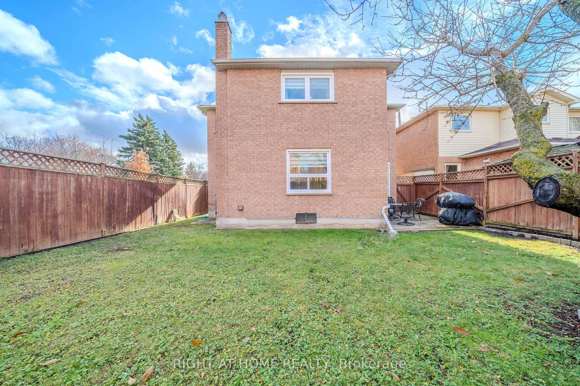 Photo 40 of 28 Newmill Crescent, Richmond Hill, Devonsleigh — HOMEH