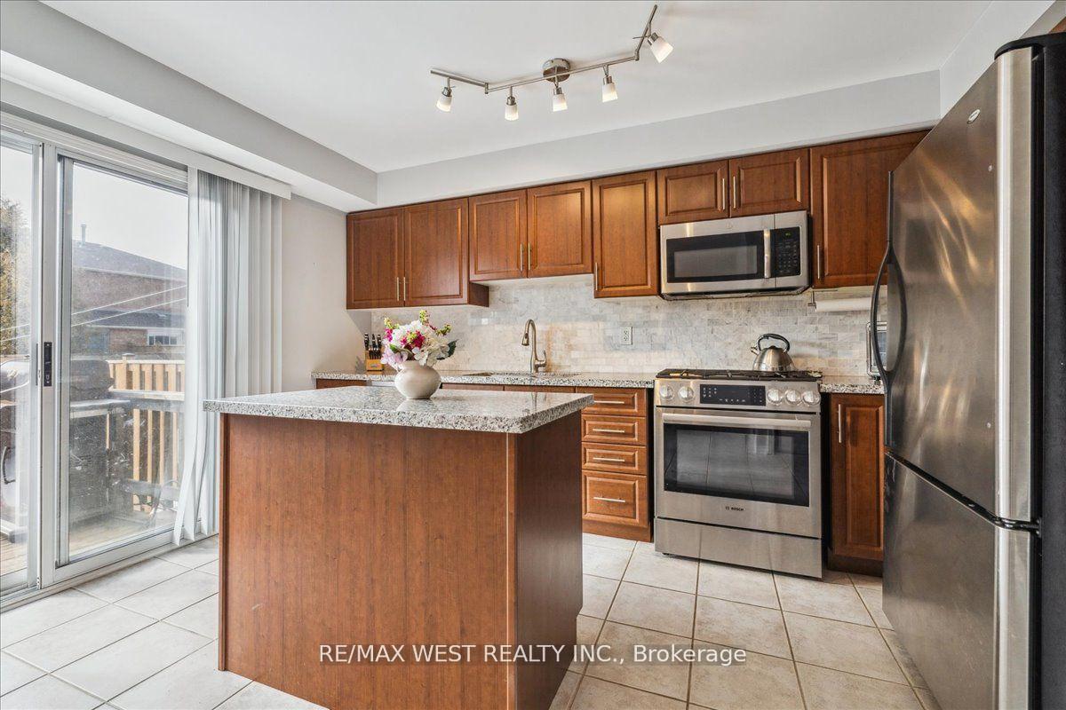 Photo 3 of 650 Julia Avenue, Burlington, Appleby — HOMEH