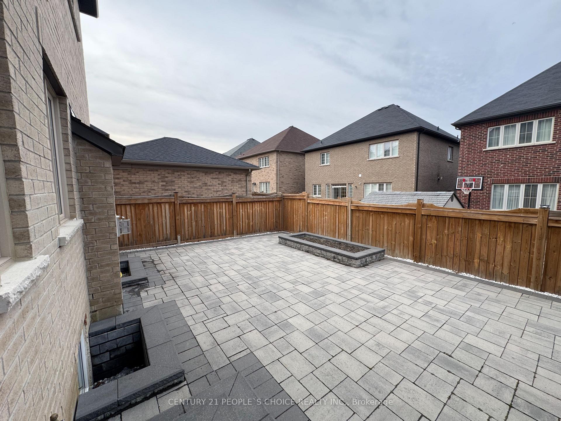 Photo 23 of 41 Trail Rider Drive, Brampton, Toronto Gore Rural Estate — HOMEH