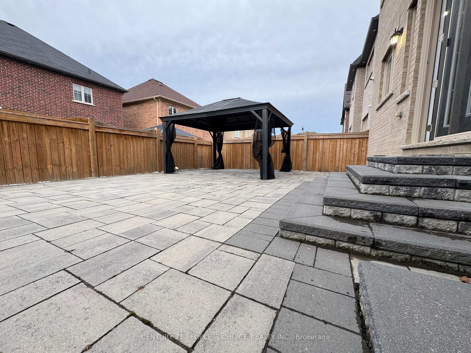 Photo 18 of 41 Trail Rider Drive, Brampton, Toronto Gore Rural Estate — HOMEH
