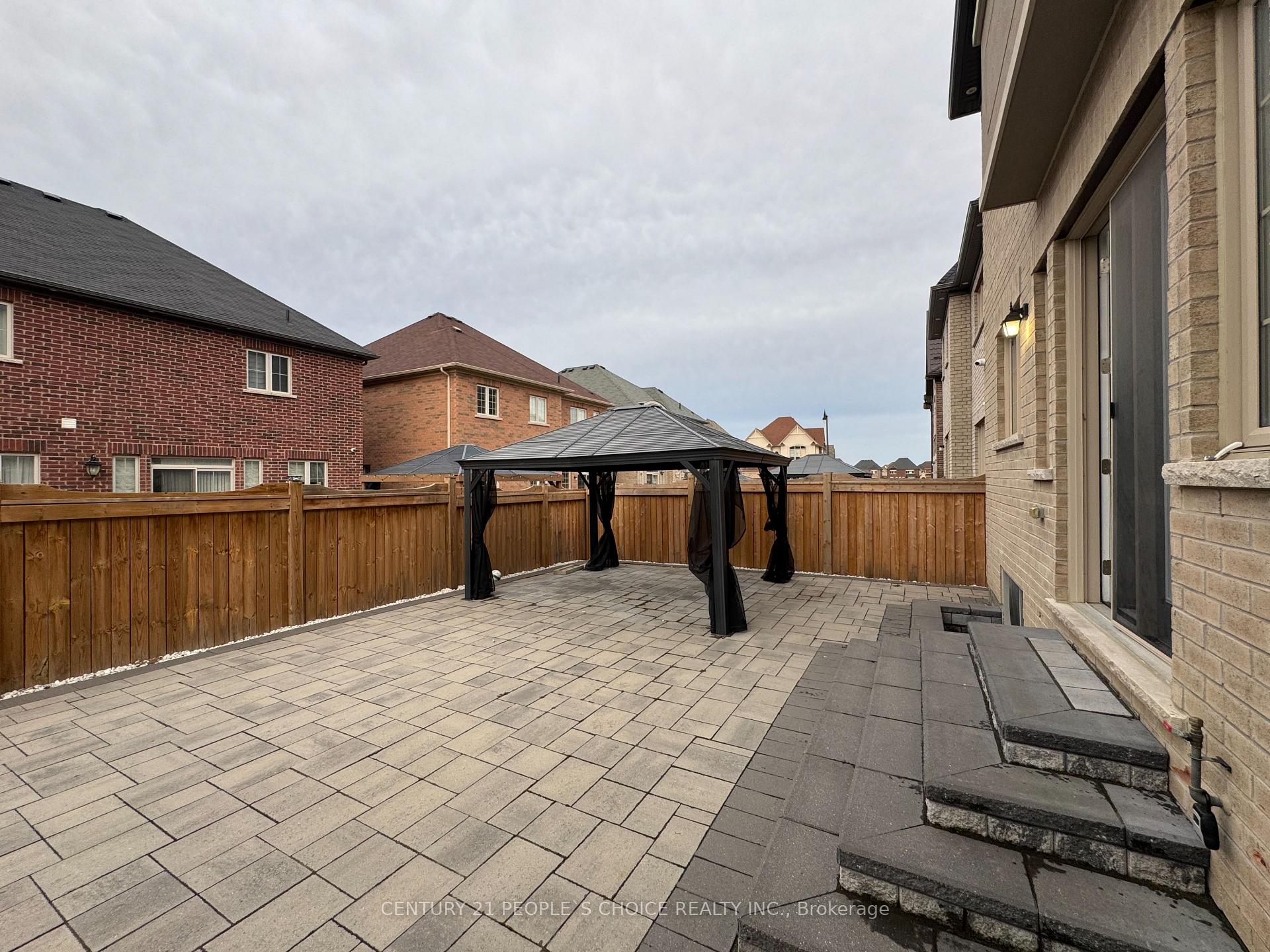 Photo 11 of 41 Trail Rider Drive, Brampton, Toronto Gore Rural Estate — HOMEH