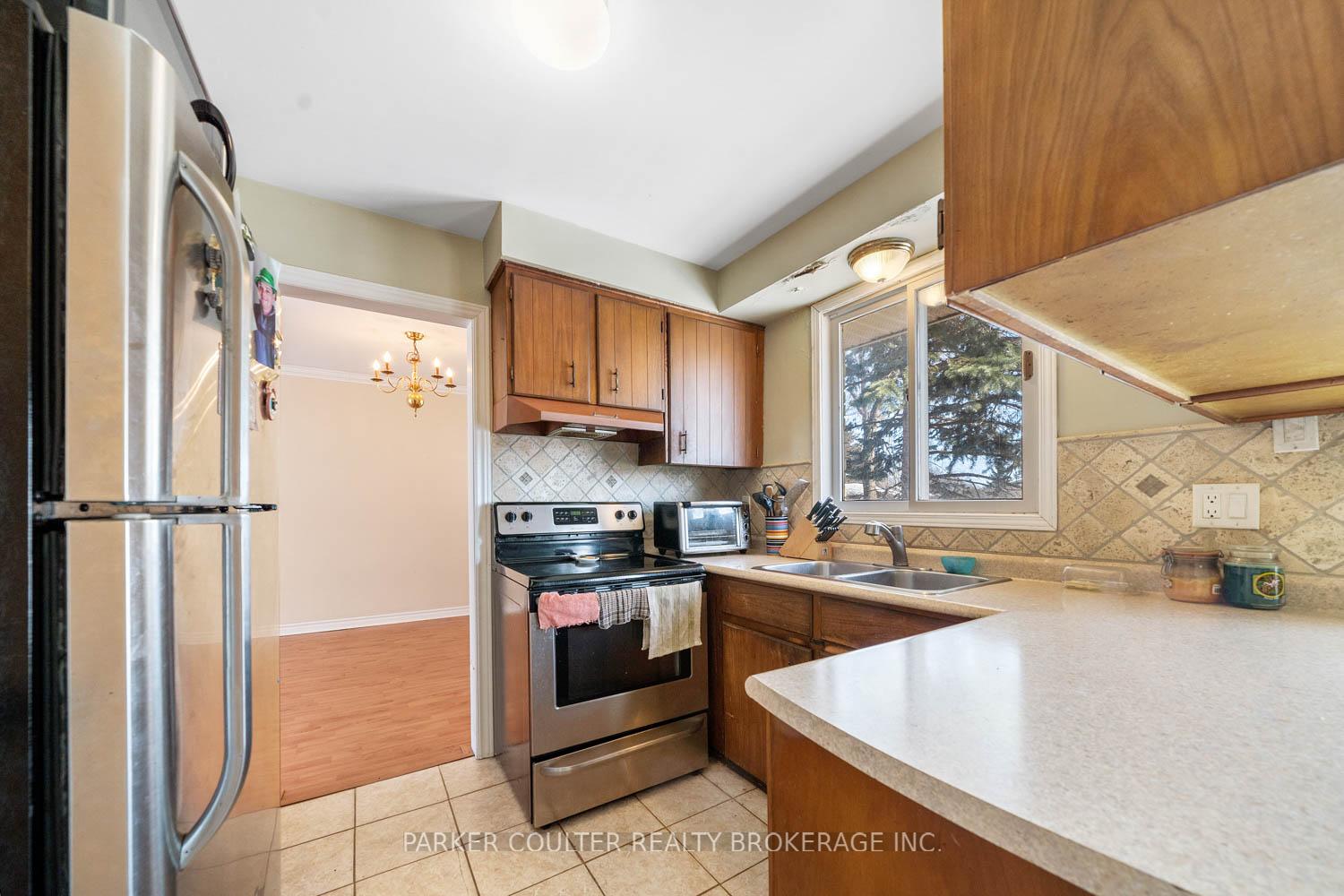 Photo 11 of 13 Roslyn Road, Barrie, Wellington — HOMEH
