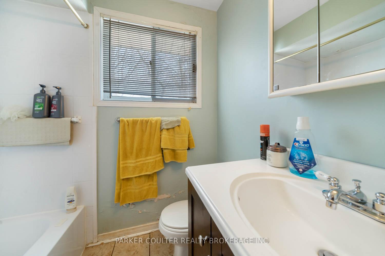 Photo 15 of 13 Roslyn Road, Barrie, Wellington — HOMEH