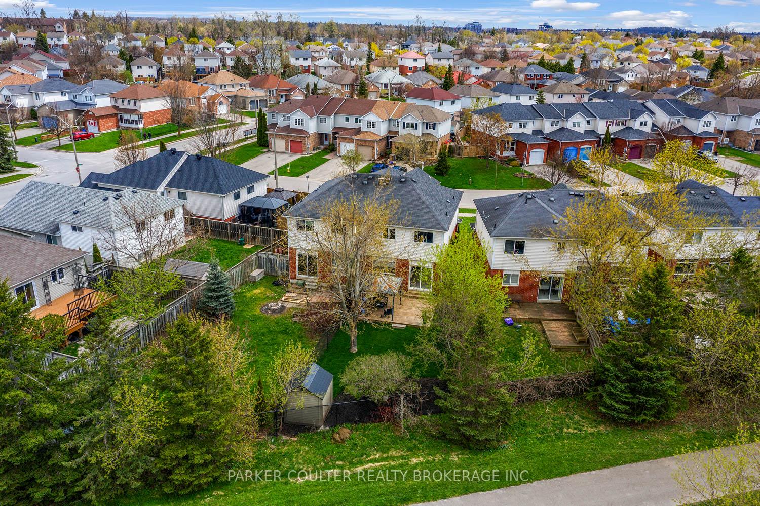 Photo 3 of 8 Pickett Crescent, Barrie, Painswick North — HOMEH