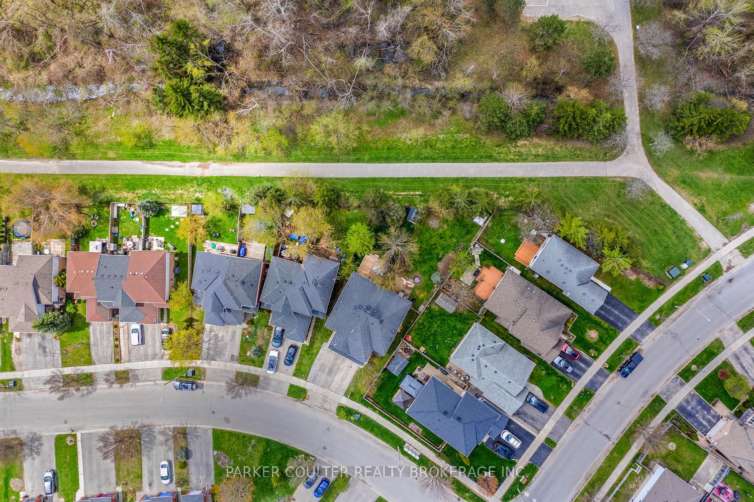 Photo 4 of 8 Pickett Crescent, Barrie, Painswick North — HOMEH