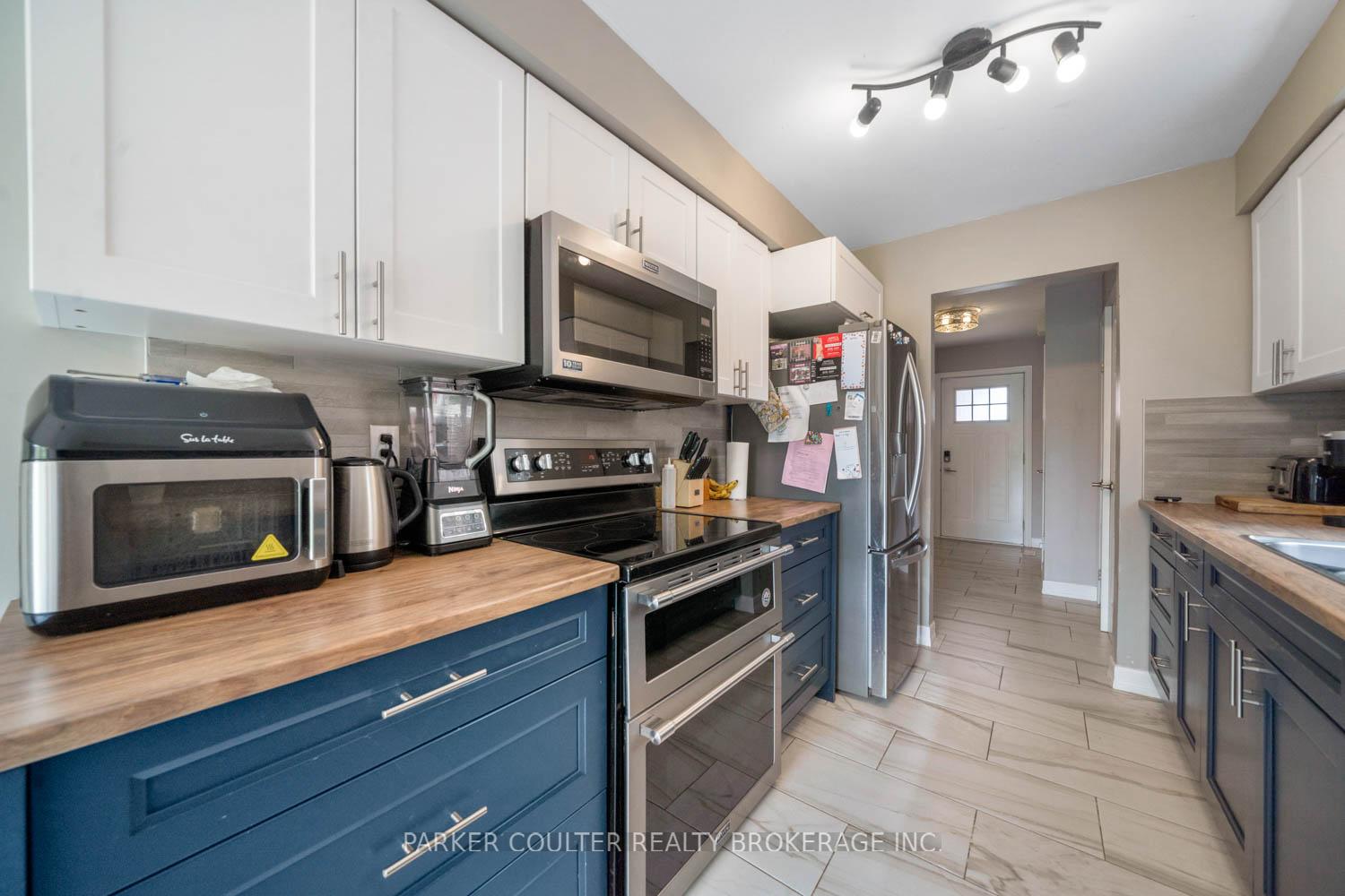 Photo 14 of 8 Pickett Crescent, Barrie, Painswick North — HOMEH