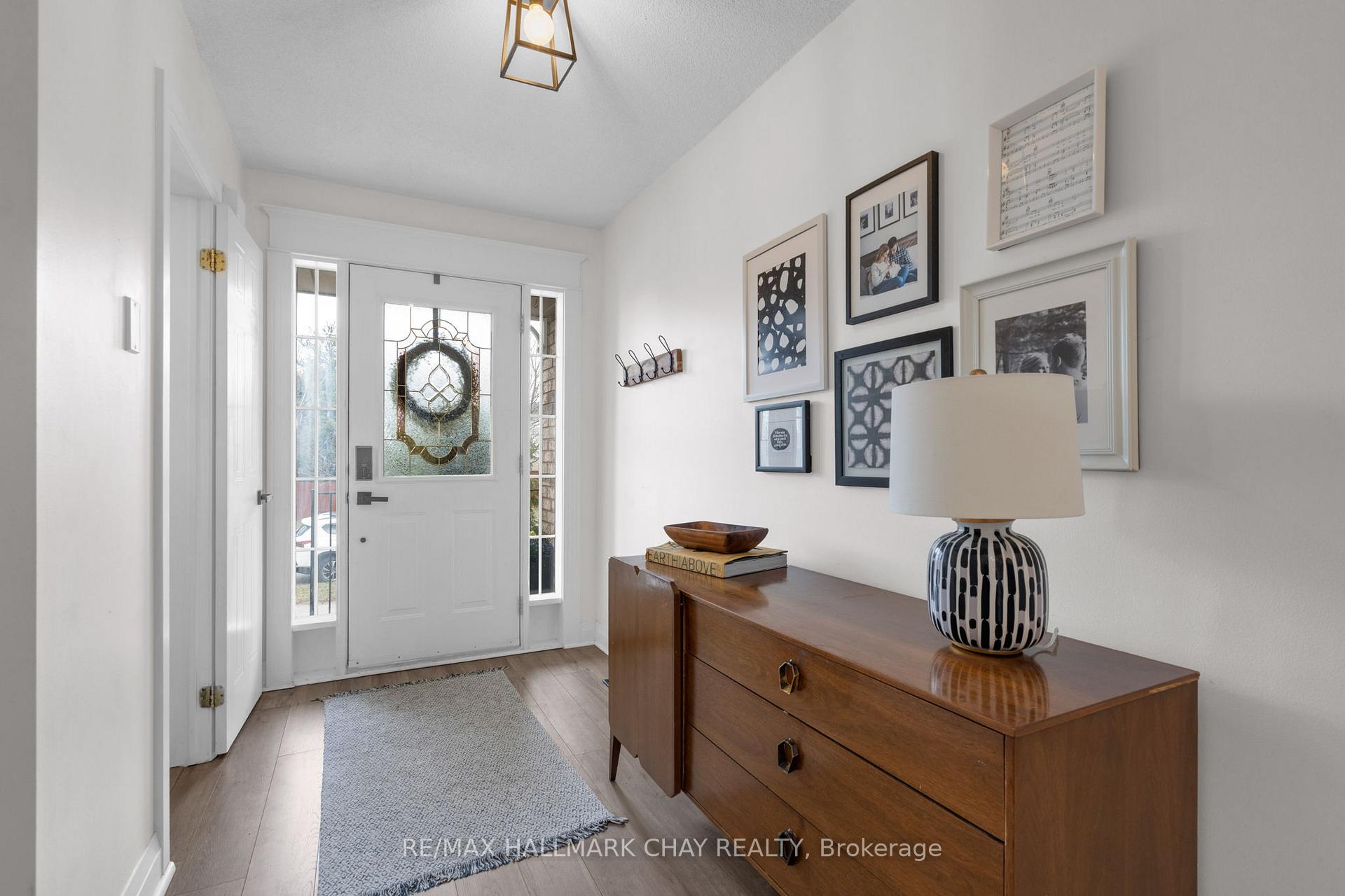 Photo 3 of 57 Cunningham Drive, Barrie, Ardagh — HOMEH