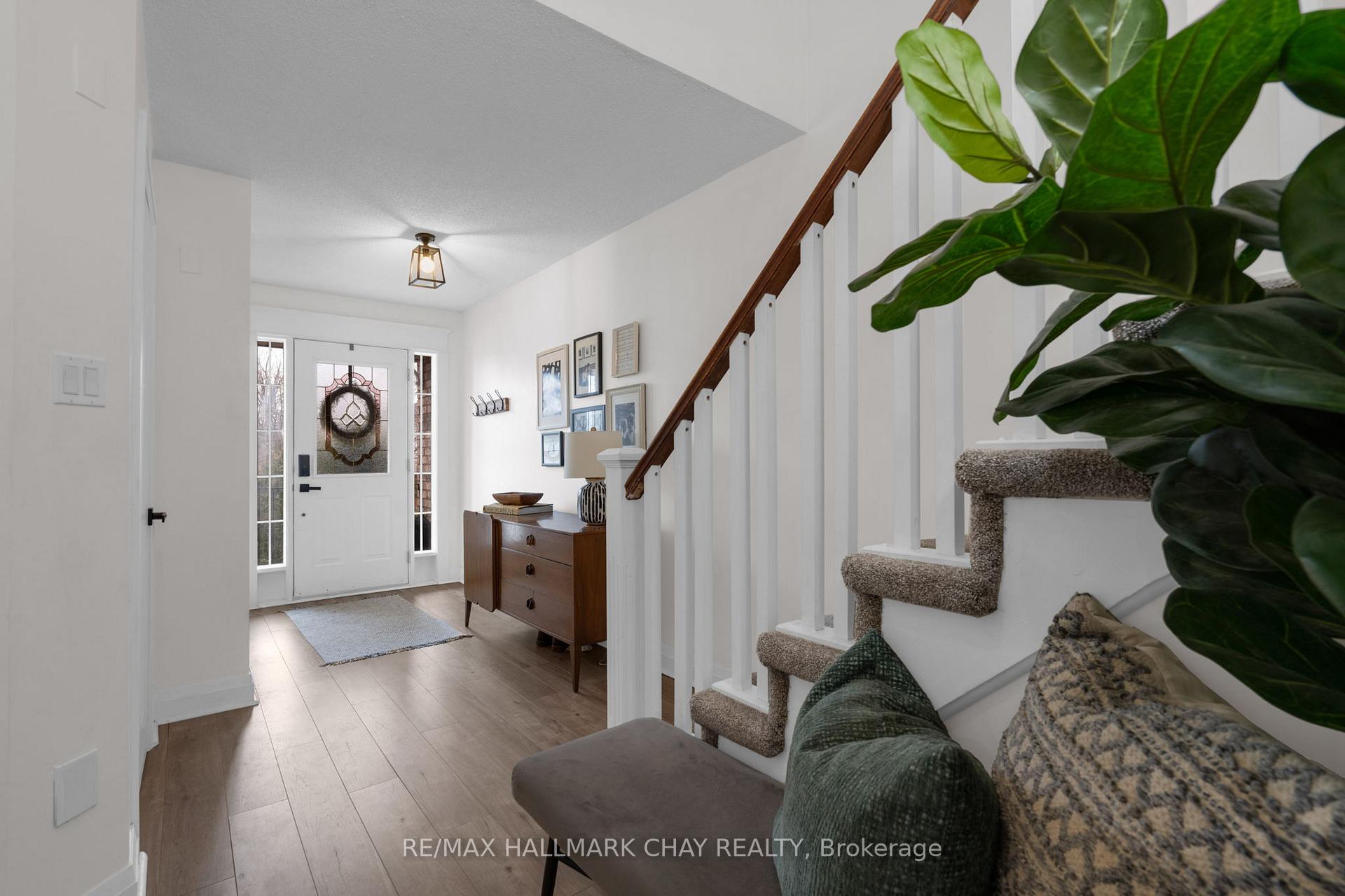 Photo 5 of 57 Cunningham Drive, Barrie, Ardagh — HOMEH