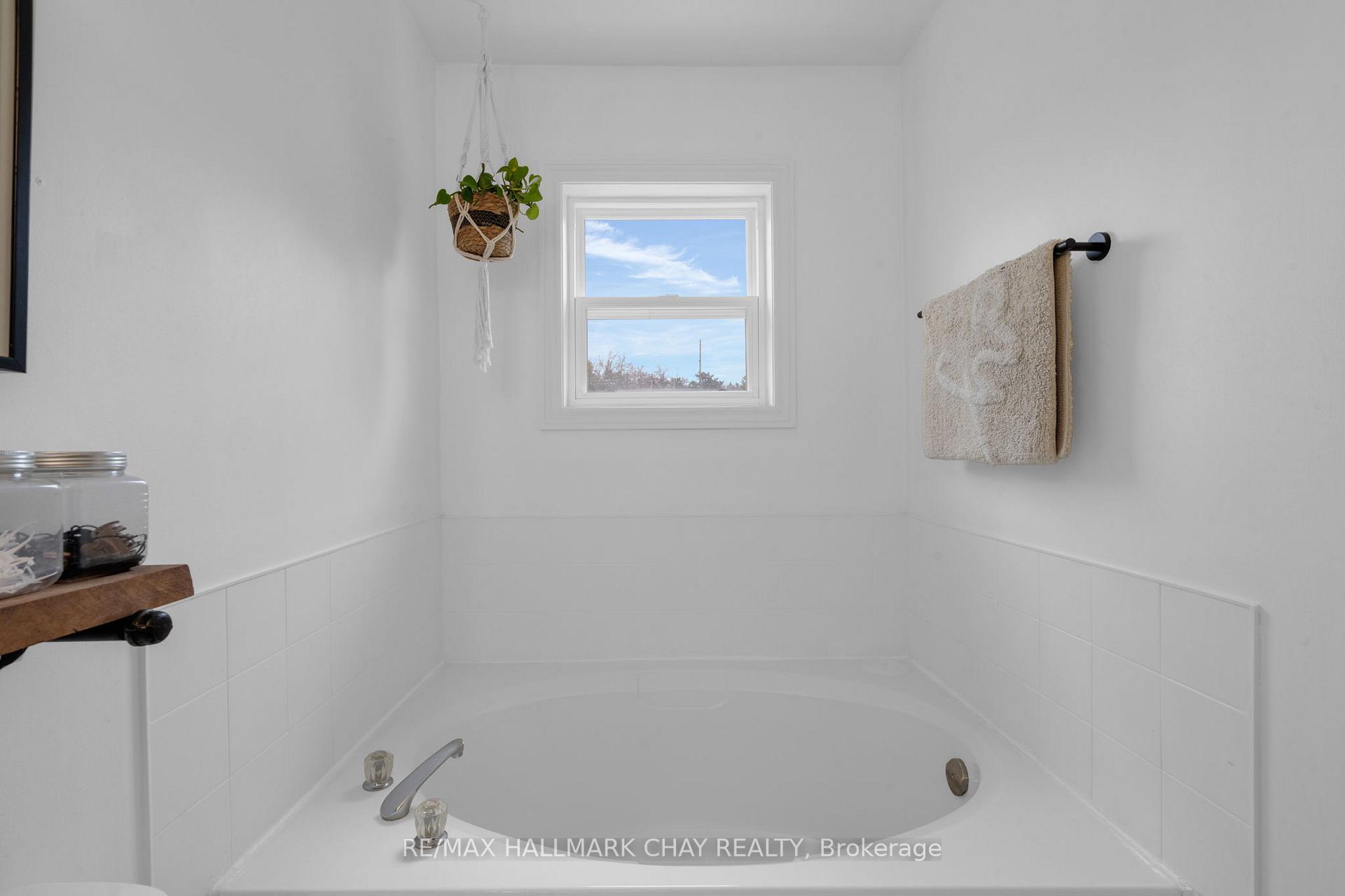Photo 23 of 57 Cunningham Drive, Barrie, Ardagh — HOMEH