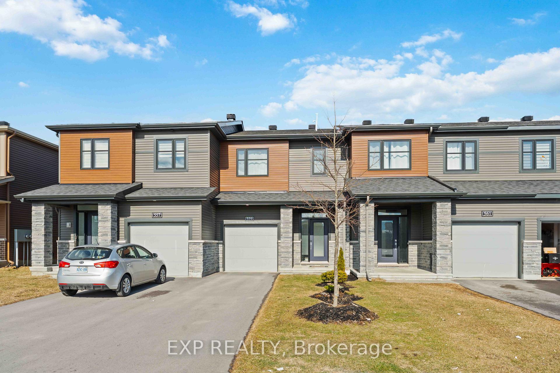 Photo 1 of 559 Aglish Mews, Ottawa, Barrhaven - Half Moon Bay — HOMEH
