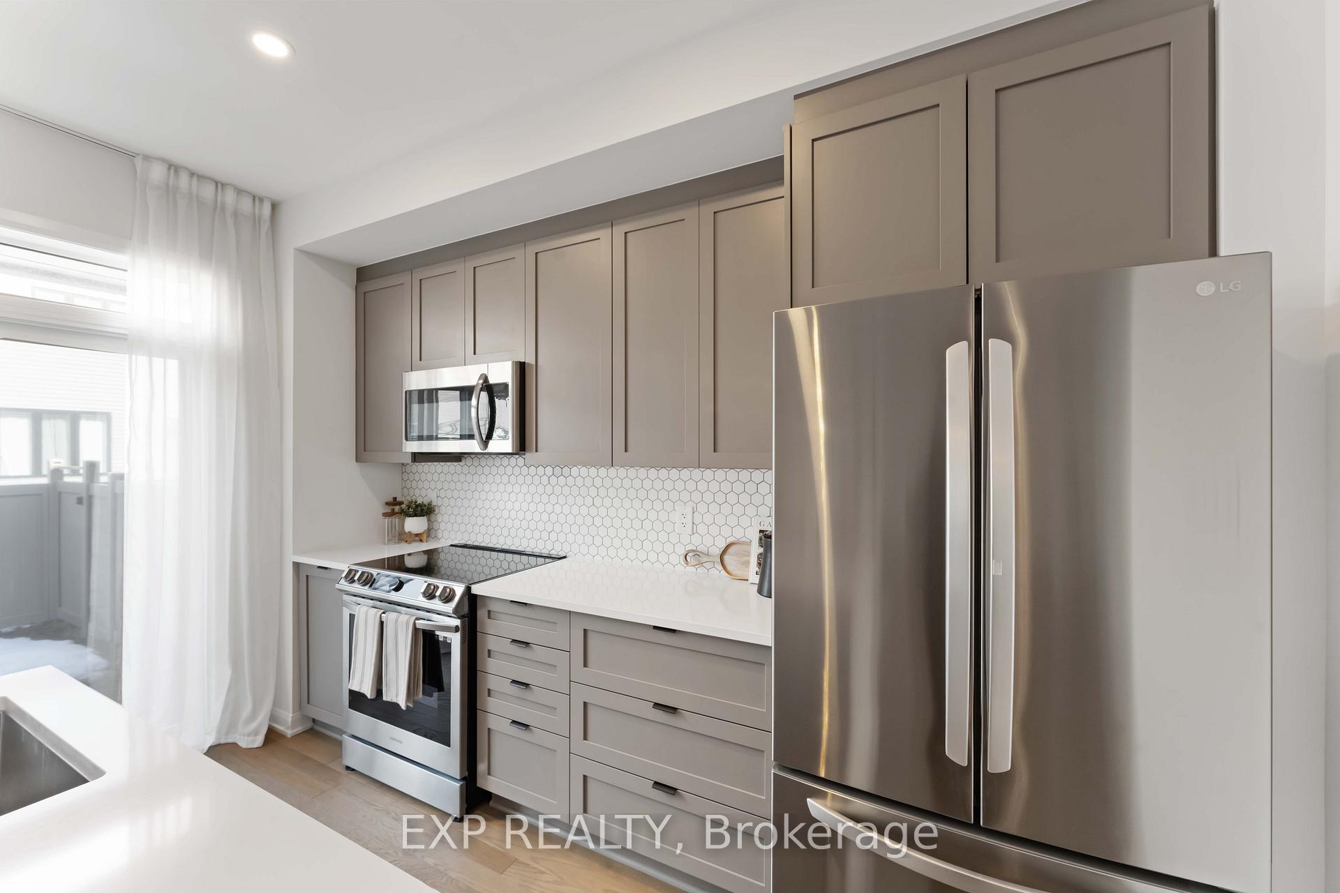 Photo 7 of 559 Aglish Mews, Ottawa, Barrhaven - Half Moon Bay — HOMEH