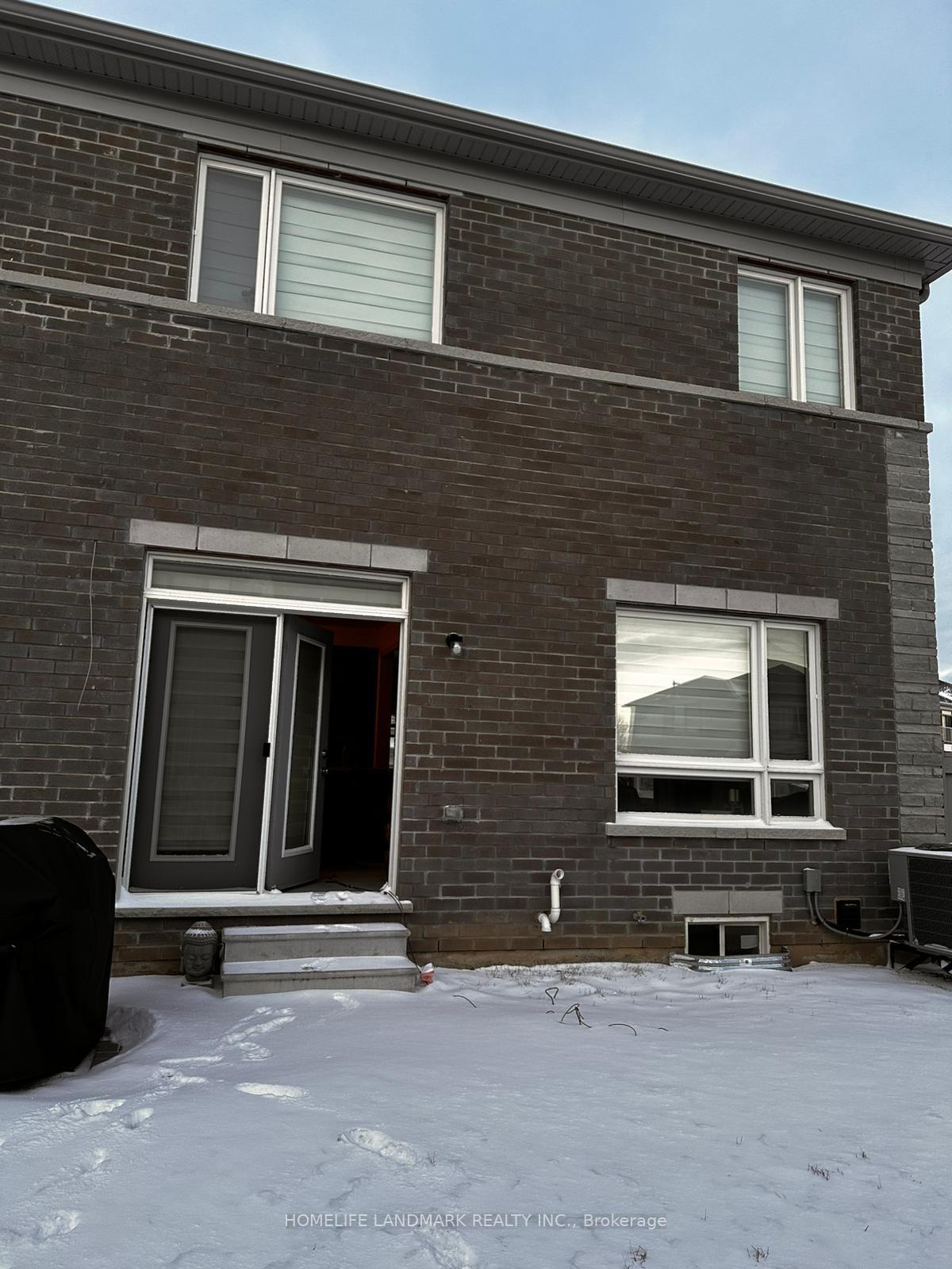 Photo 3 of 296 Great Falls Boulevard E, Hamilton, Waterdown — HOMEH