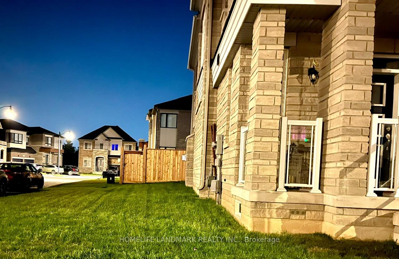 Photo 5 of 296 Great Falls Boulevard E, Hamilton, Waterdown — HOMEH