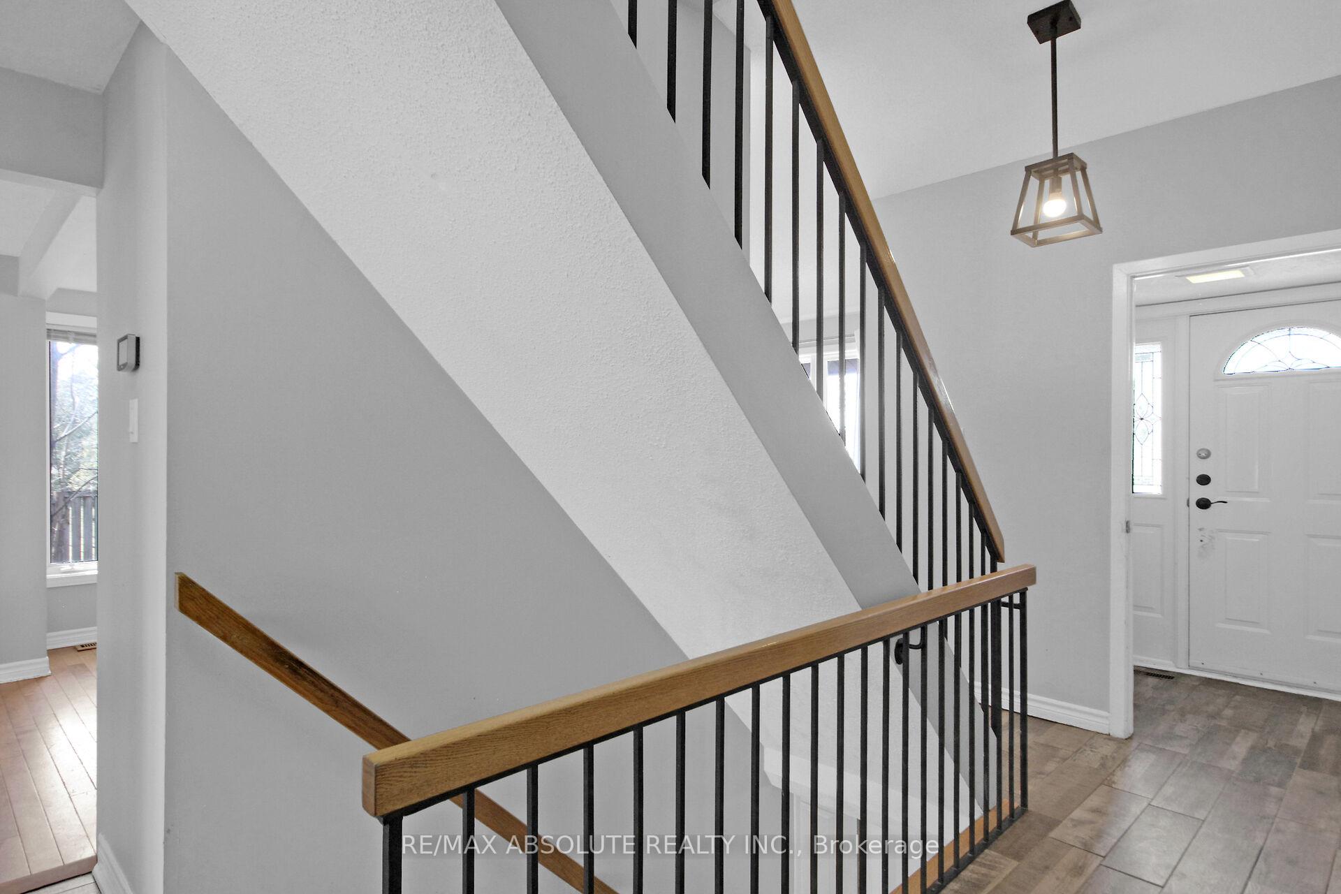 Photo 3 of 109 Tripp Crescent, Ottawa, Barrhaven - Pheasant Run — HOMEH