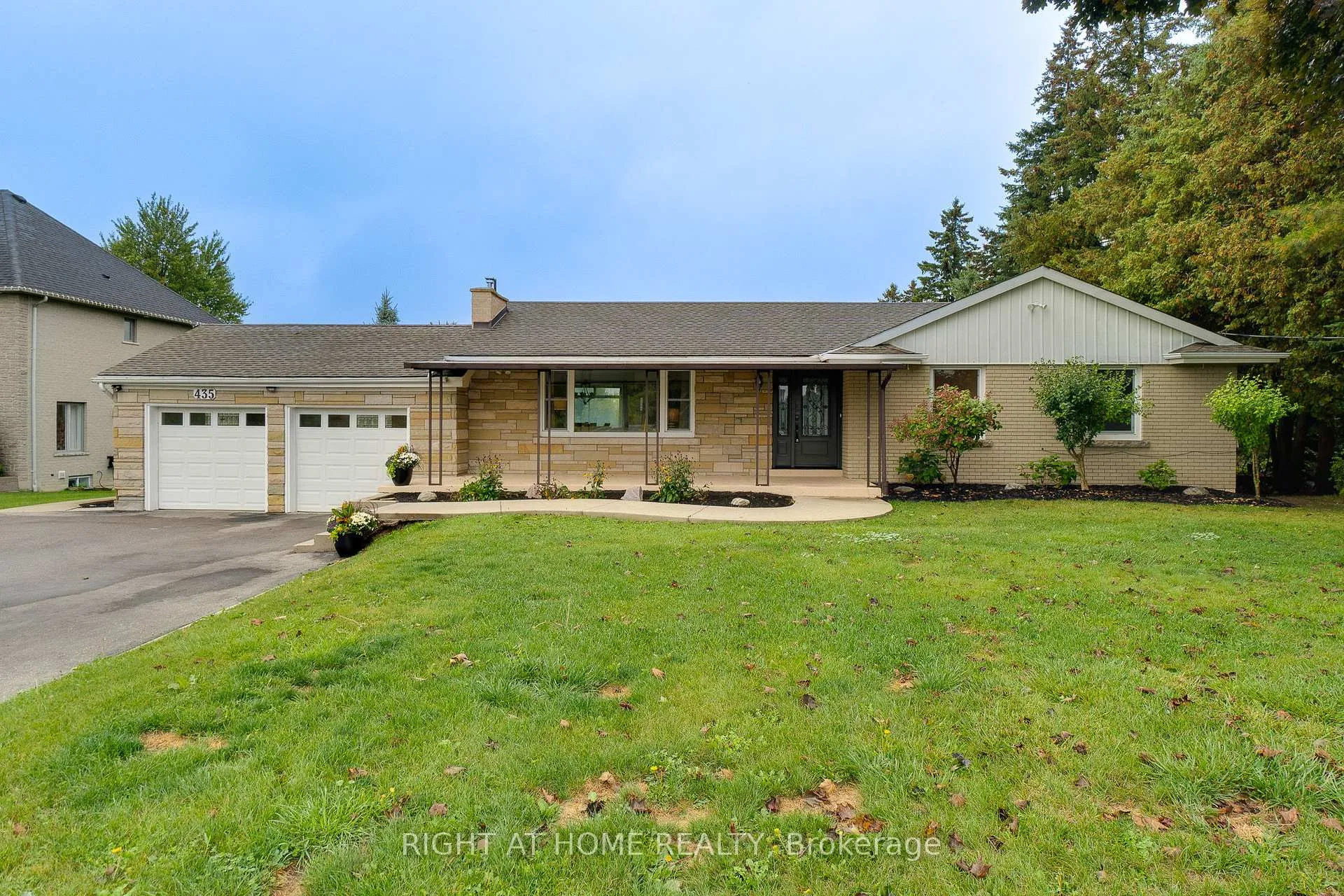 Front of 435 Parkside Drive