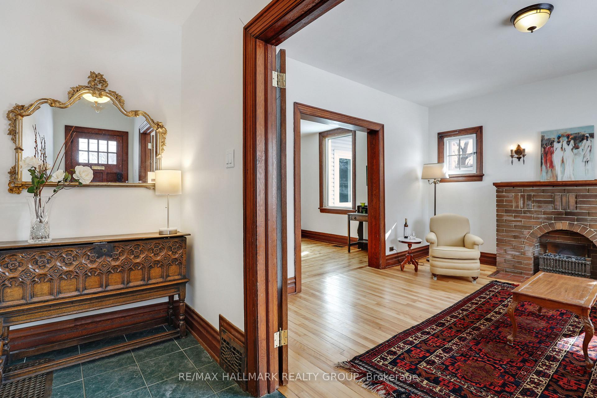 Photo 4 of 561 Edison Avenue, Ottawa, McKellar/Highland — HOMEH