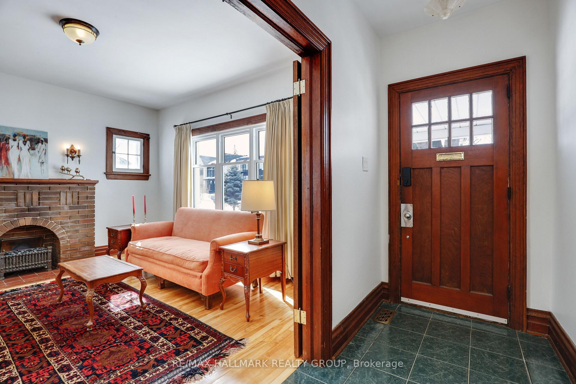 Photo 5 of 561 Edison Avenue, Ottawa, McKellar/Highland — HOMEH