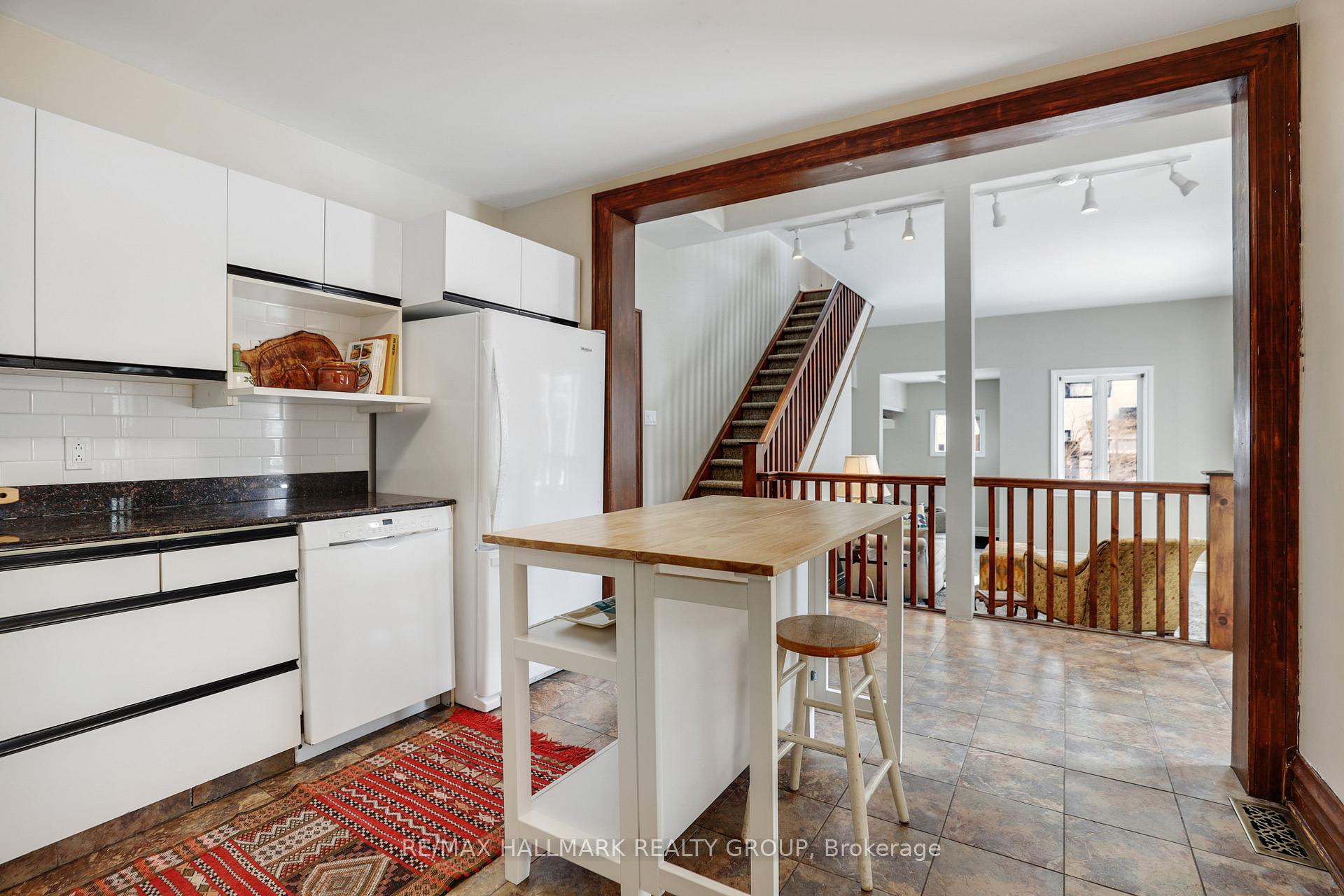 Photo 13 of 561 Edison Avenue, Ottawa, McKellar/Highland — HOMEH