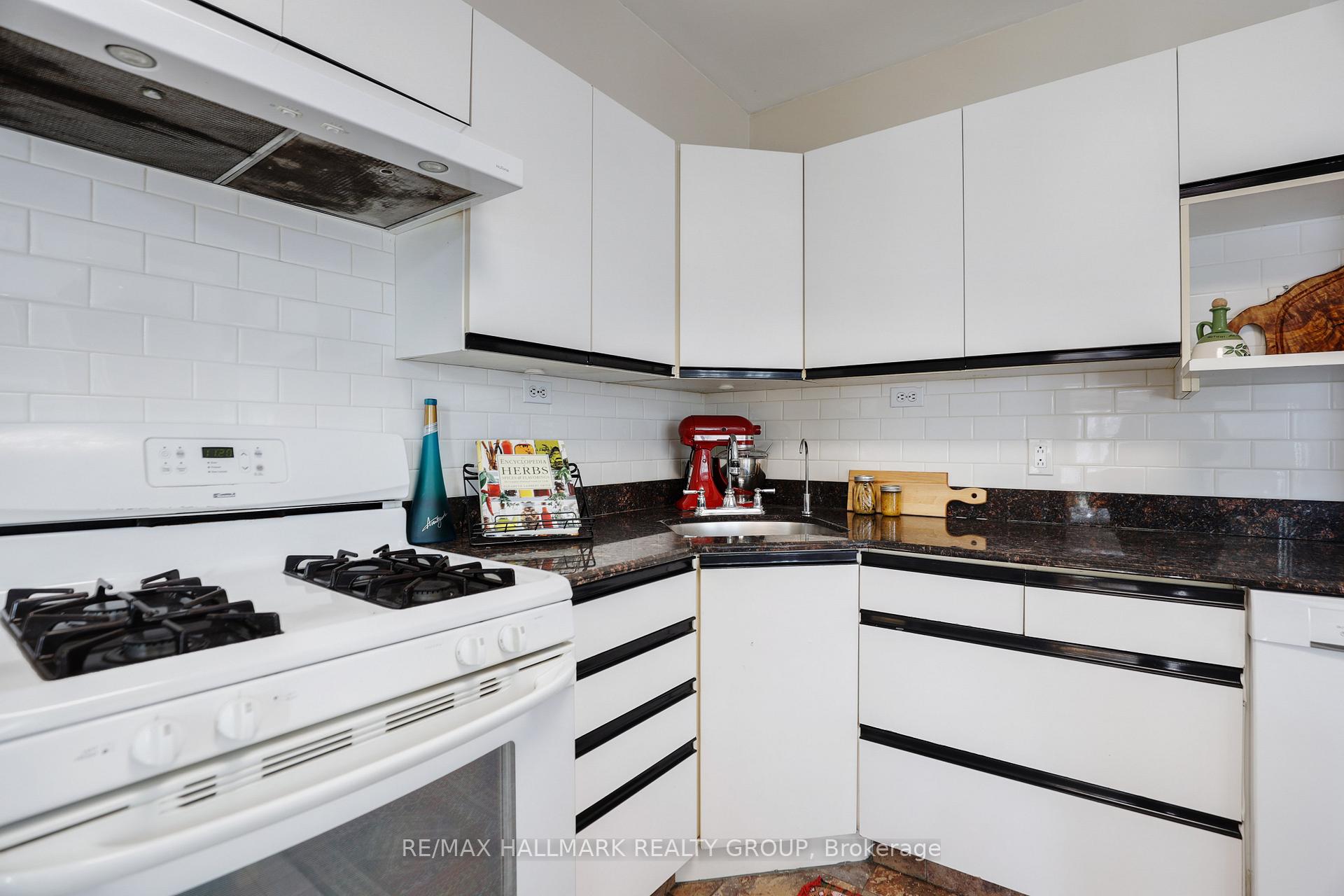 Photo 17 of 561 Edison Avenue, Ottawa, McKellar/Highland — HOMEH