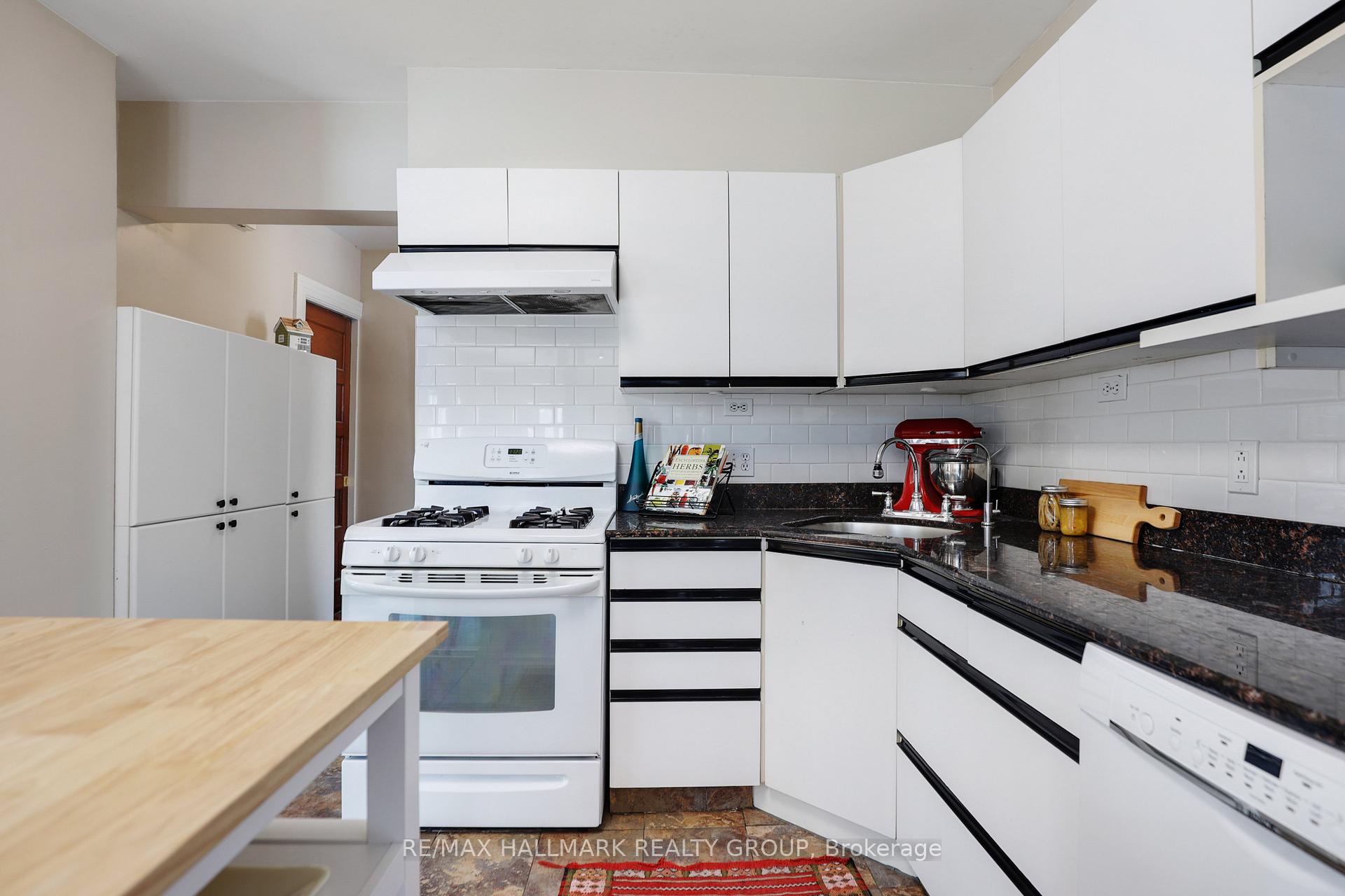 Photo 12 of 561 Edison Avenue, Ottawa, McKellar/Highland — HOMEH