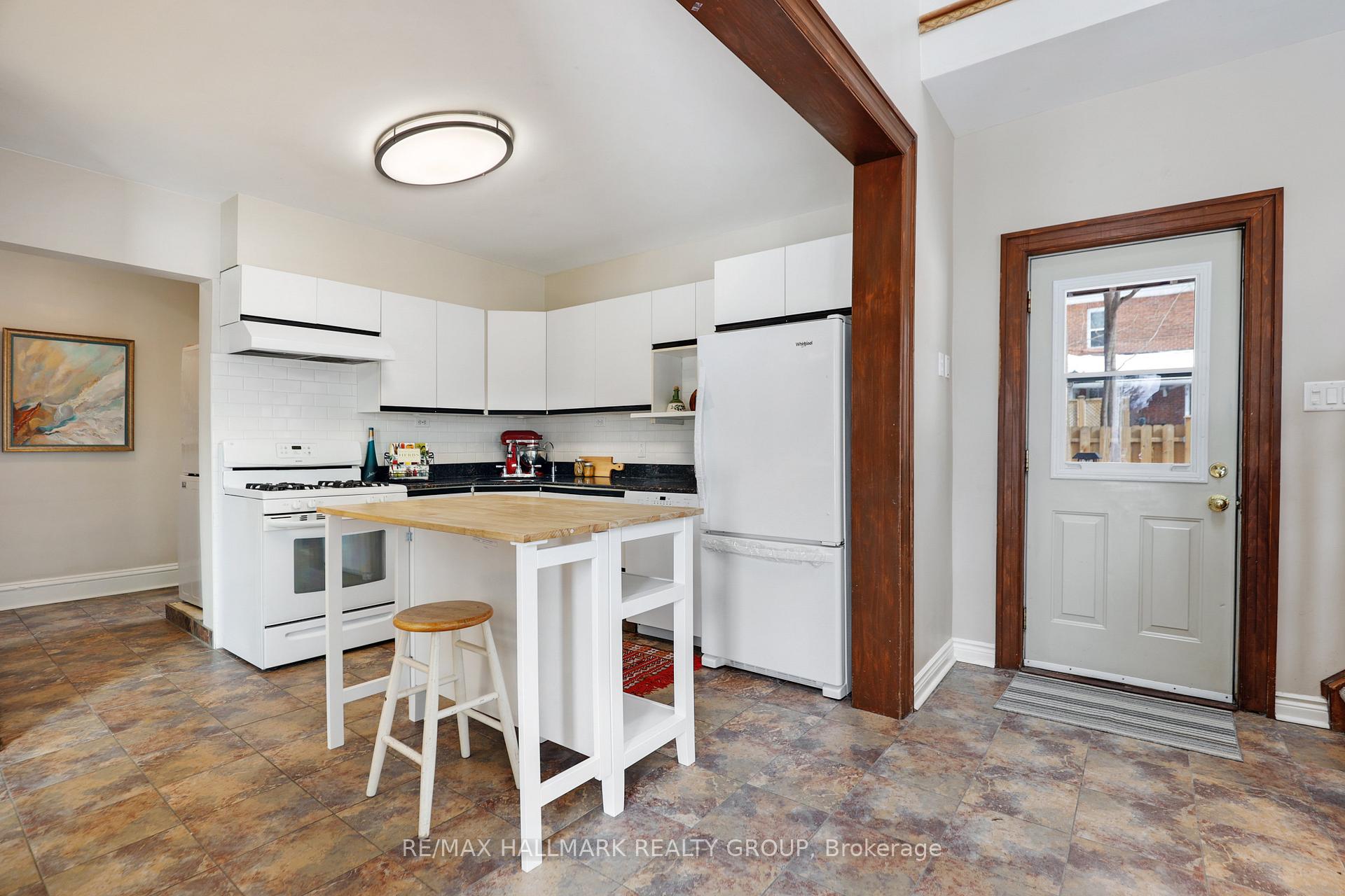 Photo 15 of 561 Edison Avenue, Ottawa, McKellar/Highland — HOMEH