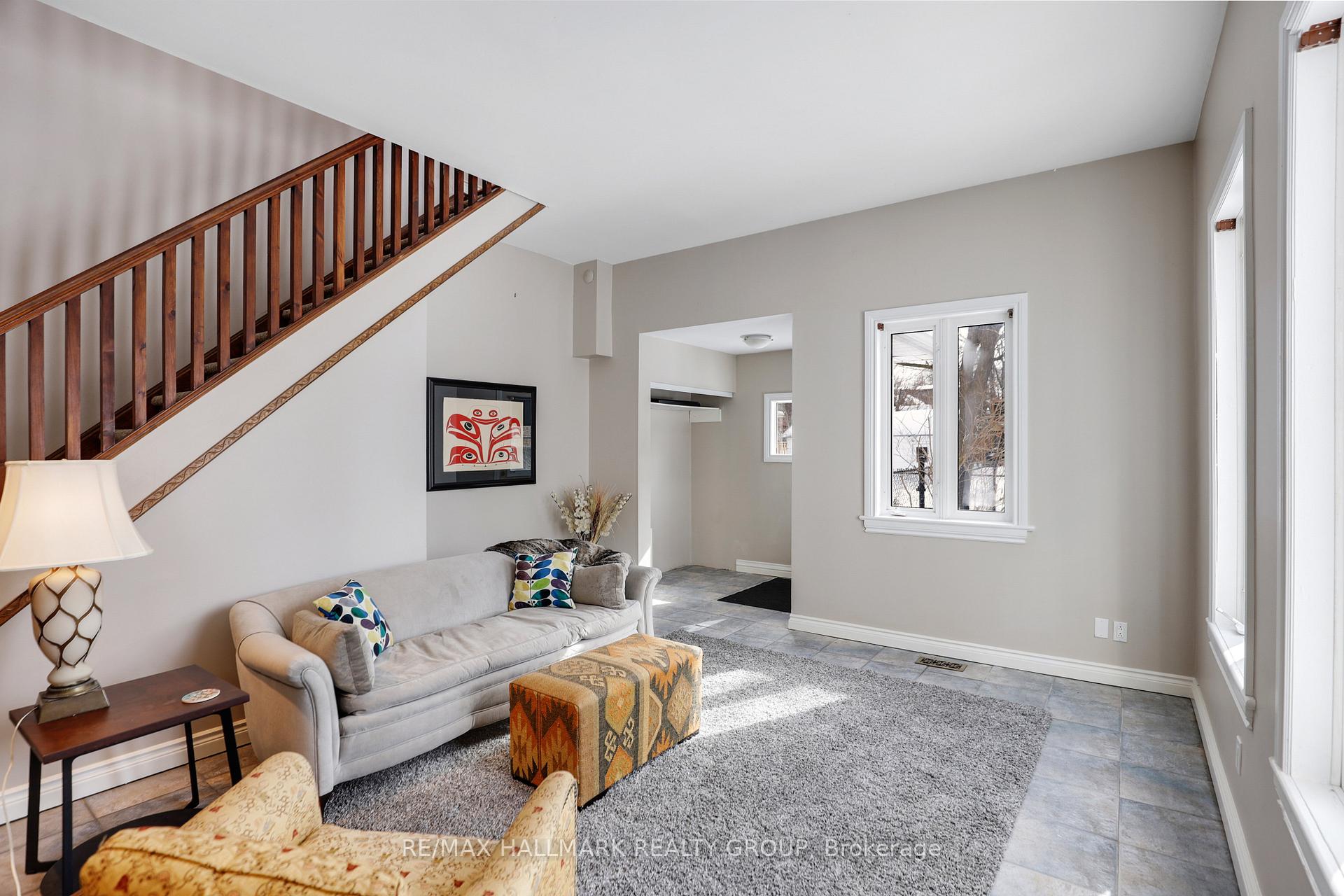 Photo 14 of 561 Edison Avenue, Ottawa, McKellar/Highland — HOMEH