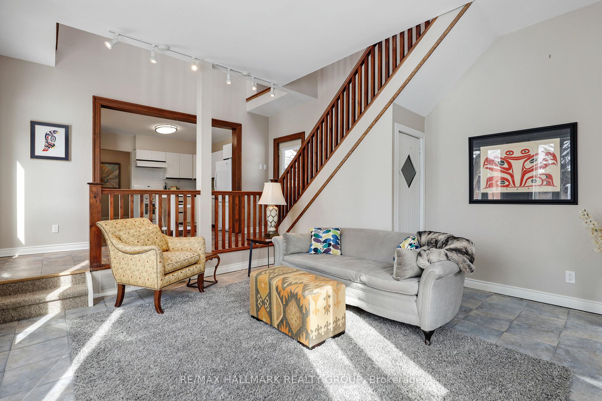 Photo 18 of 561 Edison Avenue, Ottawa, McKellar/Highland — HOMEH