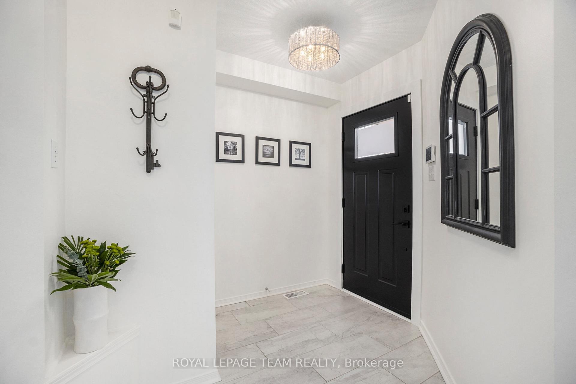 Photo 2 of 28 Nakota Way, Ottawa, Barrhaven - Longfields — HOMEH